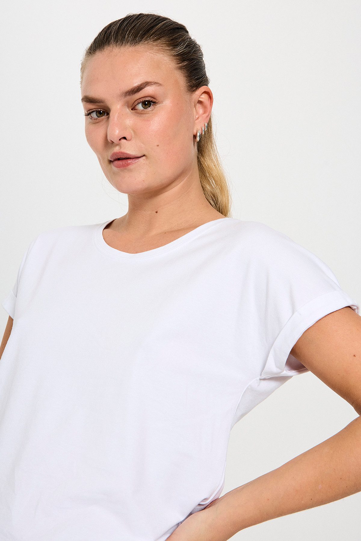 FREEQUENT T-Shirt FQJOKE bequem geschnitten, mit Ärmelaufschlag