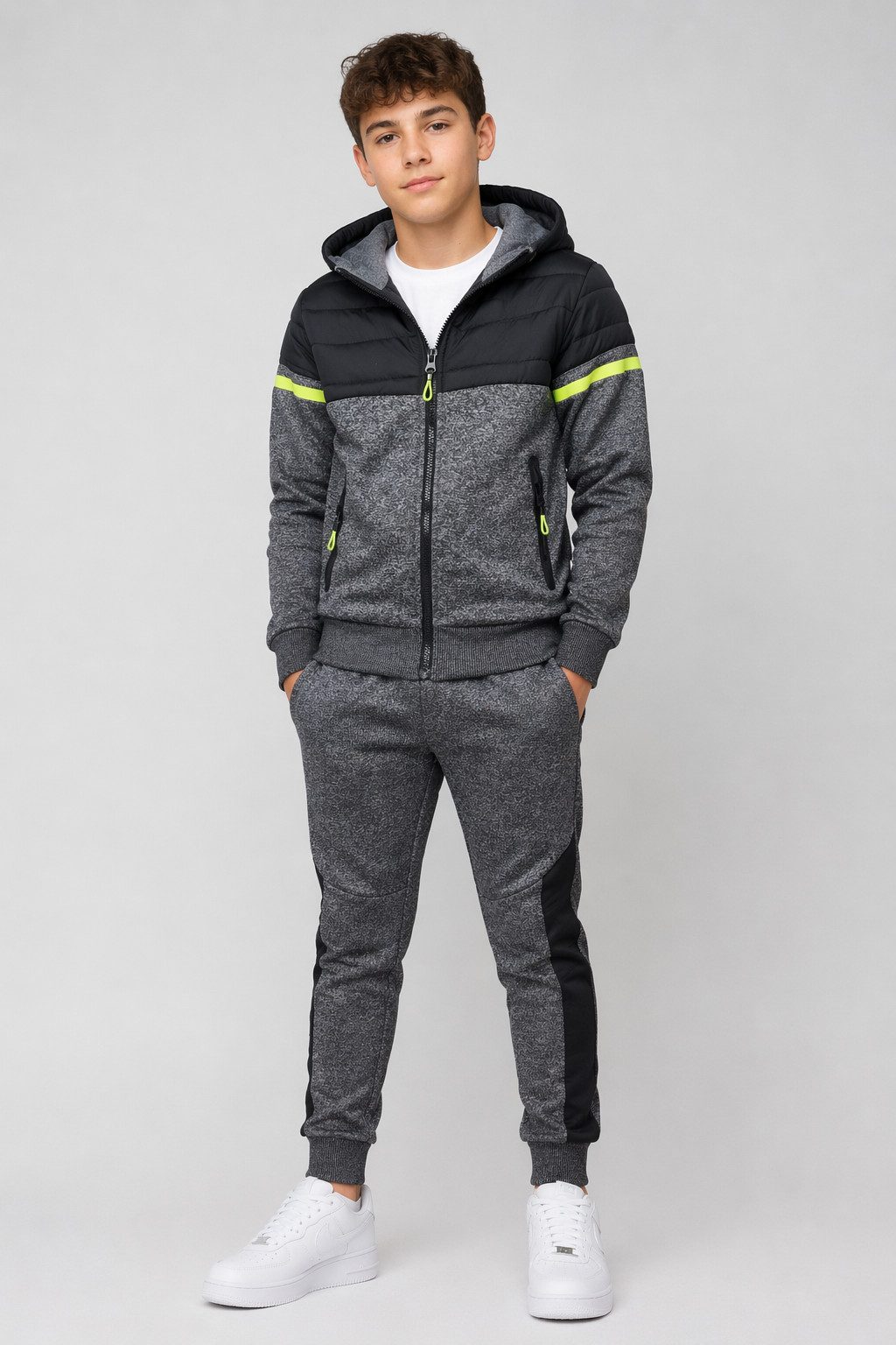 Hessis Jogginganzug Freizeitanzug JF372 (Set, 2-tlg., Jacke mit Jogginghose), für Jungen Stylisch mit Reißverschlusstaschen
