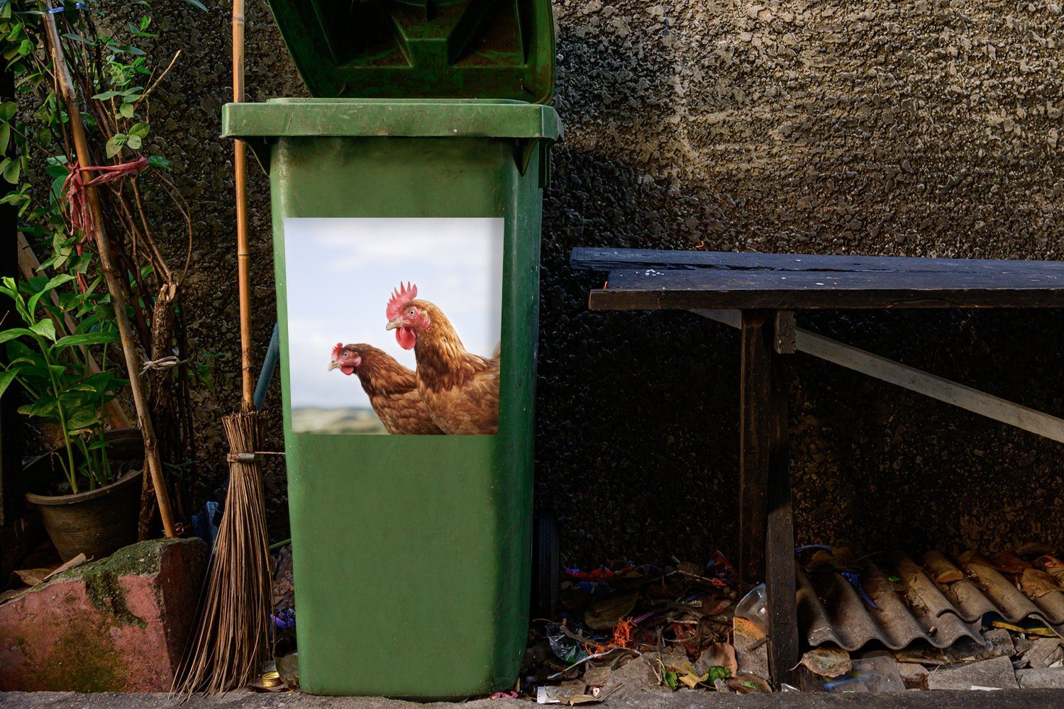 Wandsticker zwei Abfalbehälter (1 Container, Mülltonne, Mülleimer-aufkleber, Nahaufnahme von Sticker, St), Hühnern MuchoWow