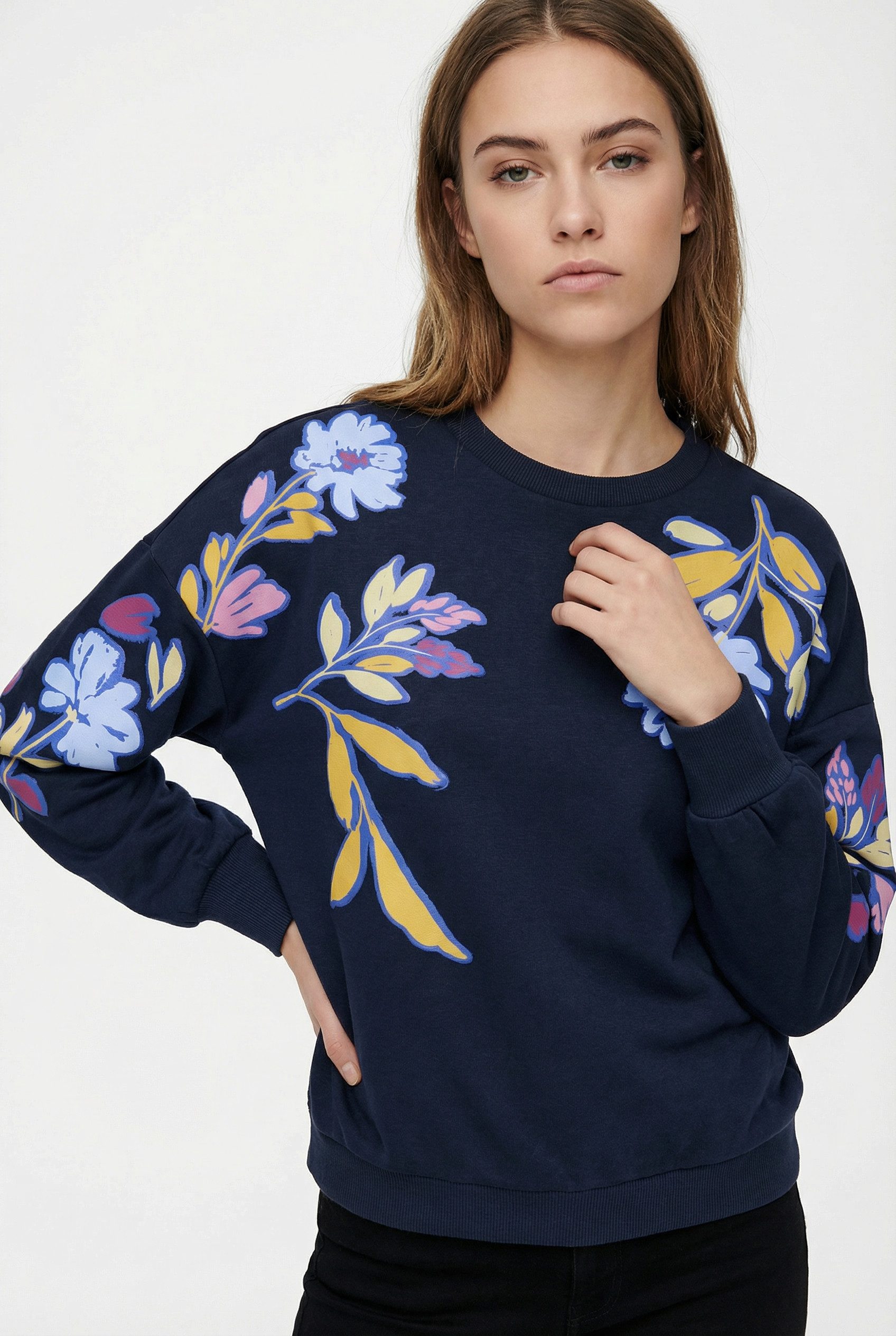 ONLY Sweatshirt ONLBROOKE L/S O-NECK FLOWER SWT Baumwollmischung, regular fit