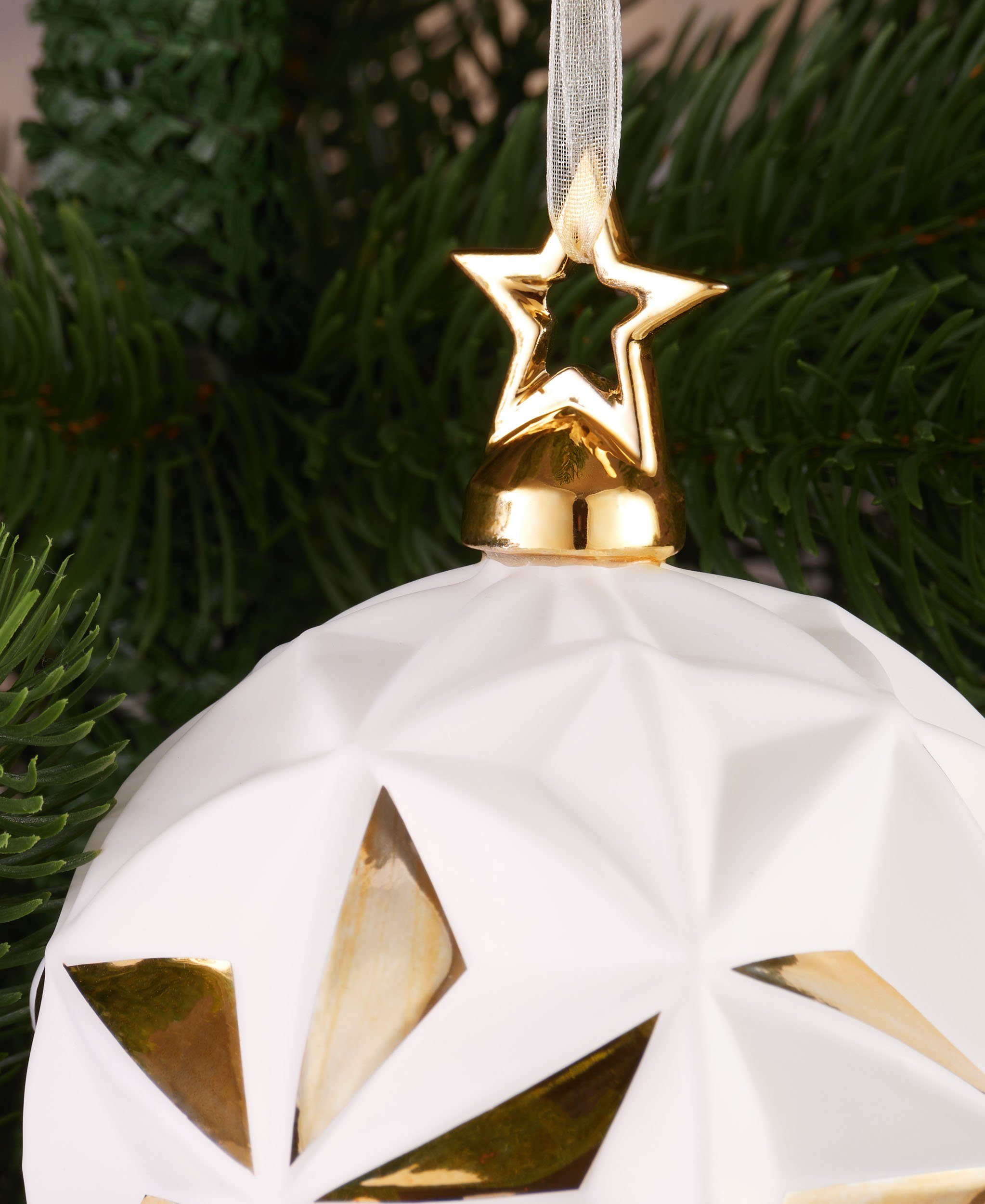 BRUBAKER Weihnachtsbaumkugel Premium Weihnachtskugel Stern Weiß Gold mit 3D Oberfläche (1 St), 10 cm Weihnachtsbaumkugel - Weihnachtsdekoration
