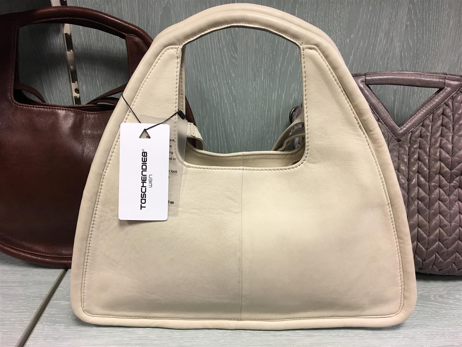 Handtasche ausgefallene Ledertasche mittlere Größe feste Form, weiches Leder