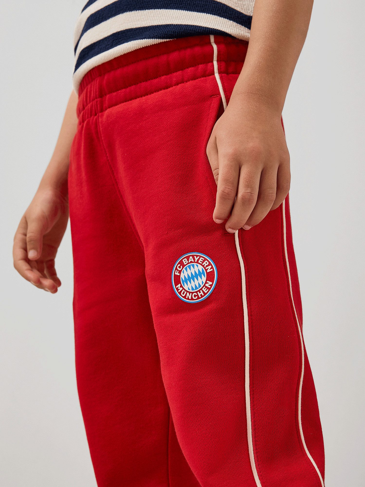 FC Bayern München Sweathose FC Bayern München, Sweatpant Essentials, Kinder, Rot – Bild 3 von 5