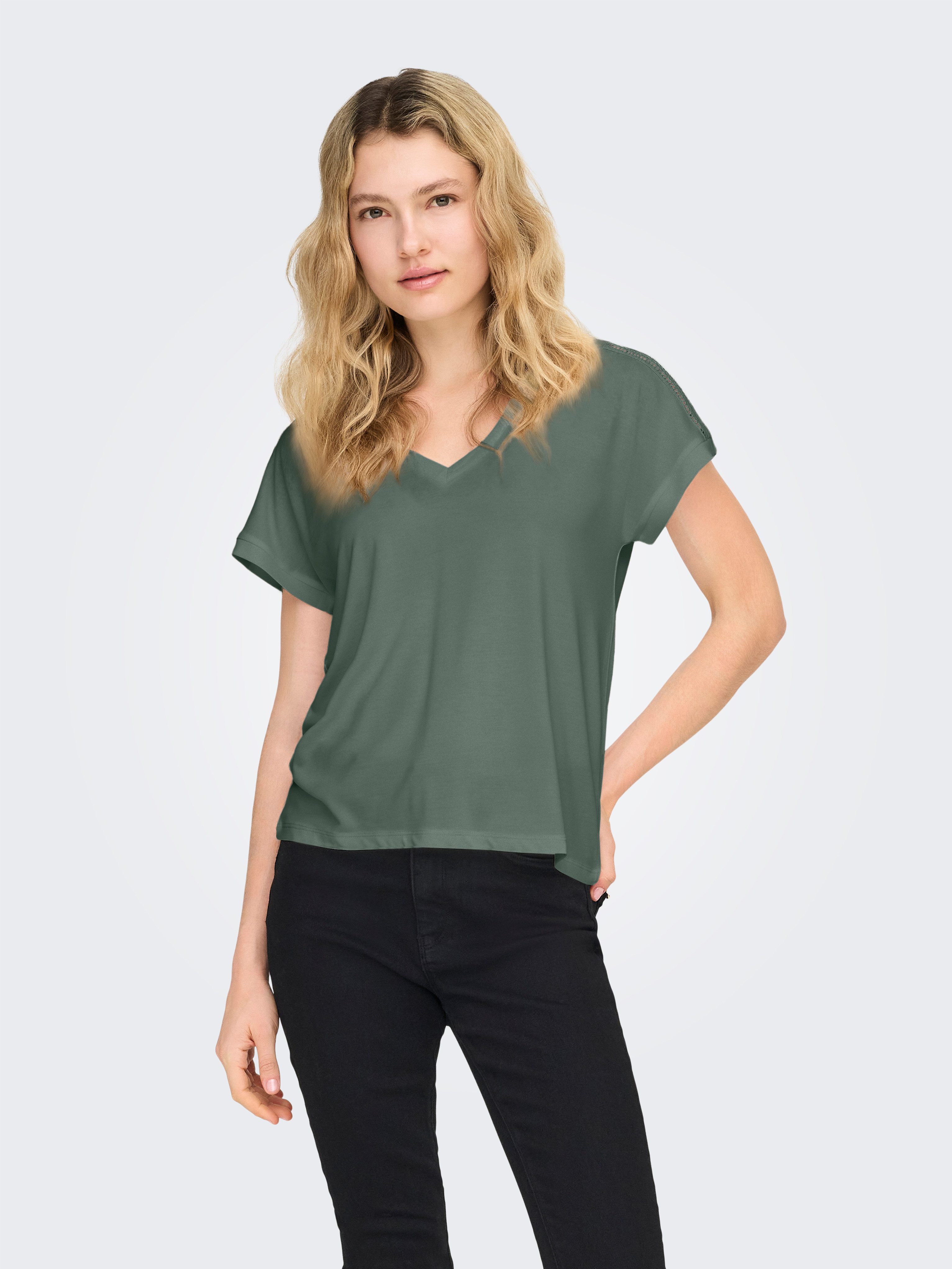 ONLY V-Shirt ONLFREE LIFE S/S V-NECK LACE TOP JRS Materialmix, loose fit, V günstig online kaufen