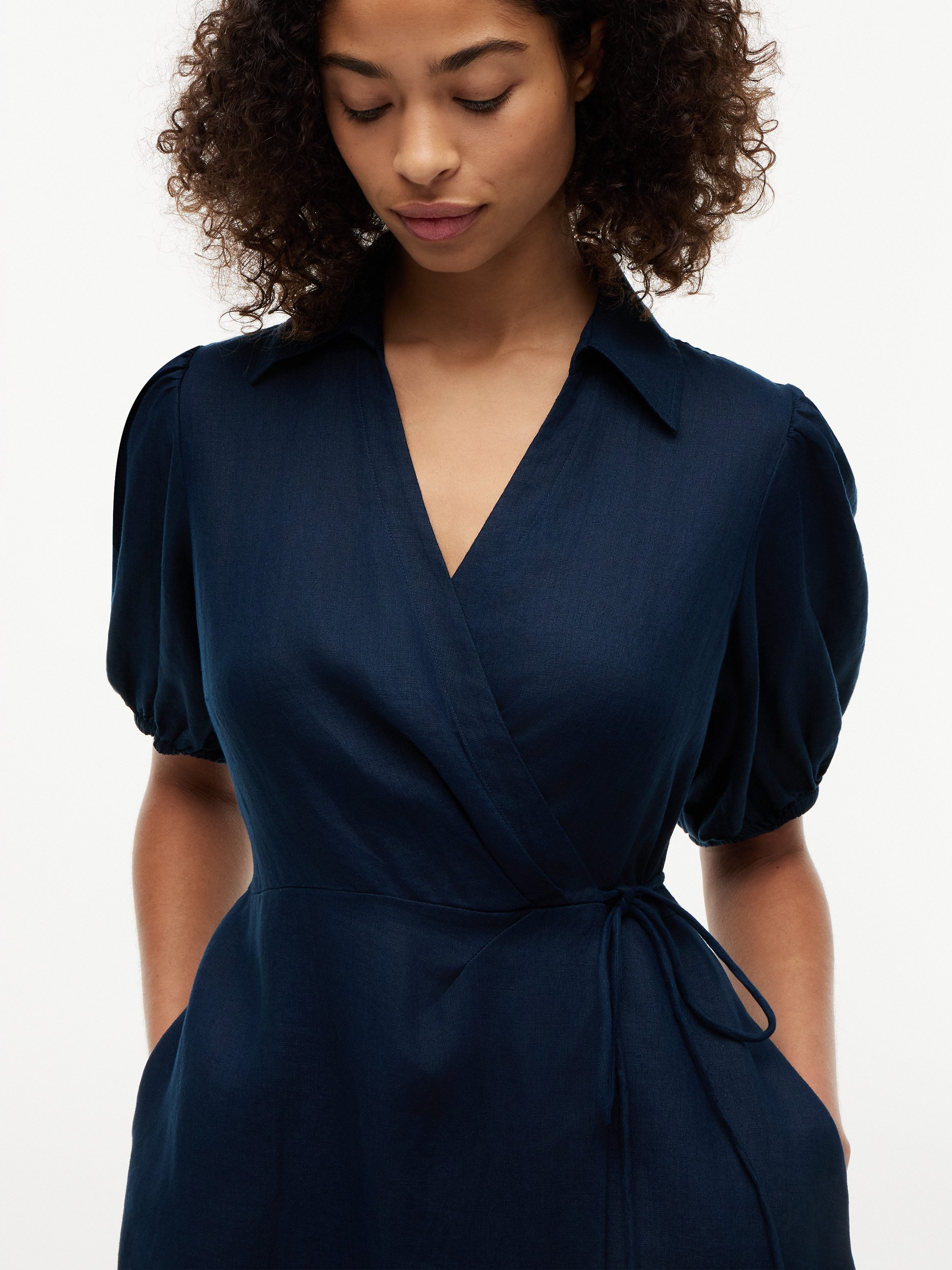 Tommy Hilfiger Wickelkleid SUMR LINEN WRAP LNG MIDI DRS Leinen, Bindeband
