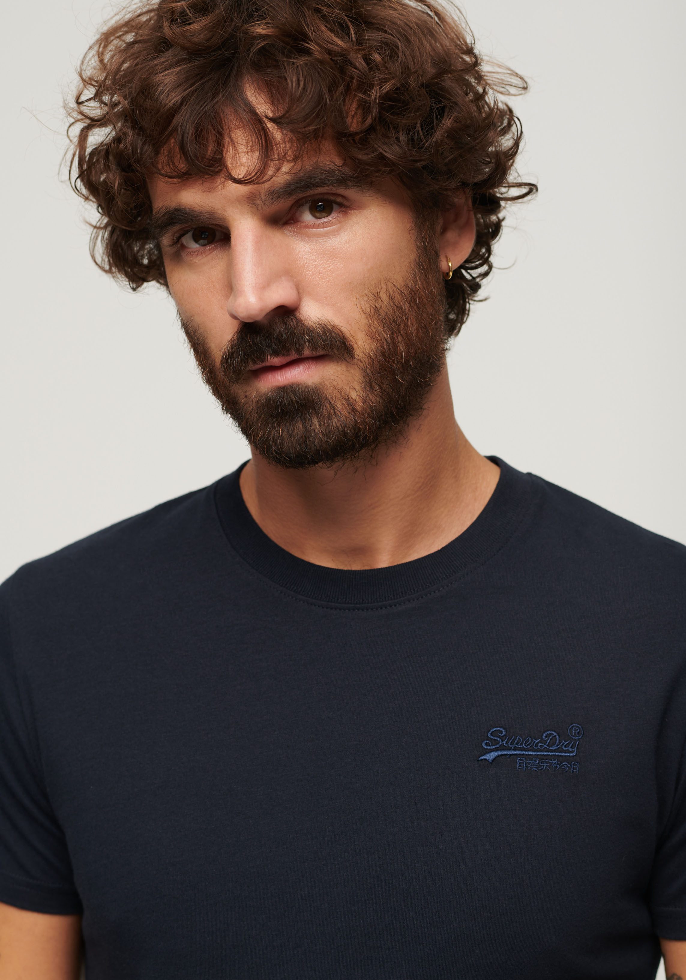 Superdry Rundhalsshirt Vintage Logo Emb Te schmale Passform, aus Baumwolle und Single Jersey, mit Stickerei