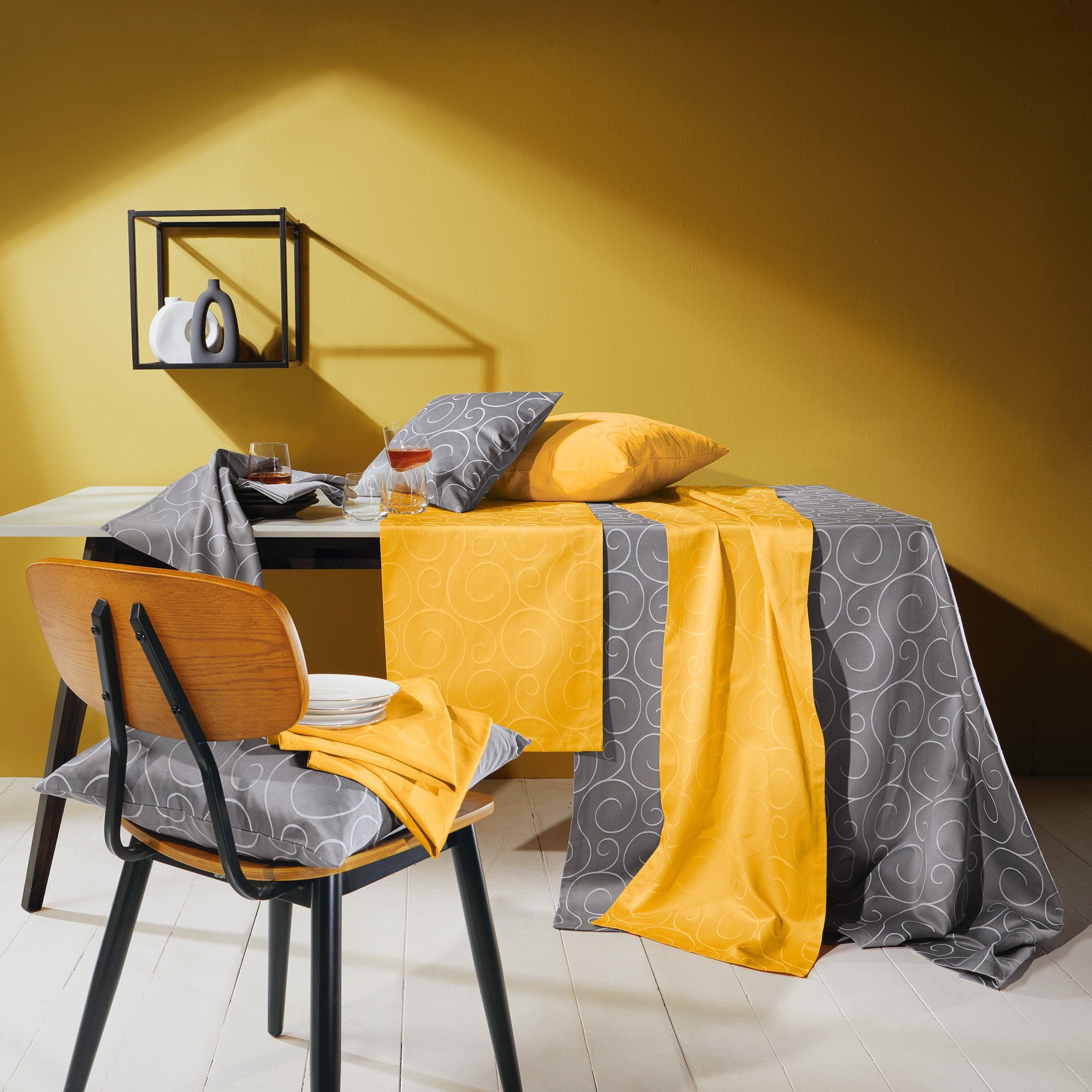 Erwin Müller Stoffserviette Serviette "Oberhausen" 4er-Pack, Damast Uni/Ranke