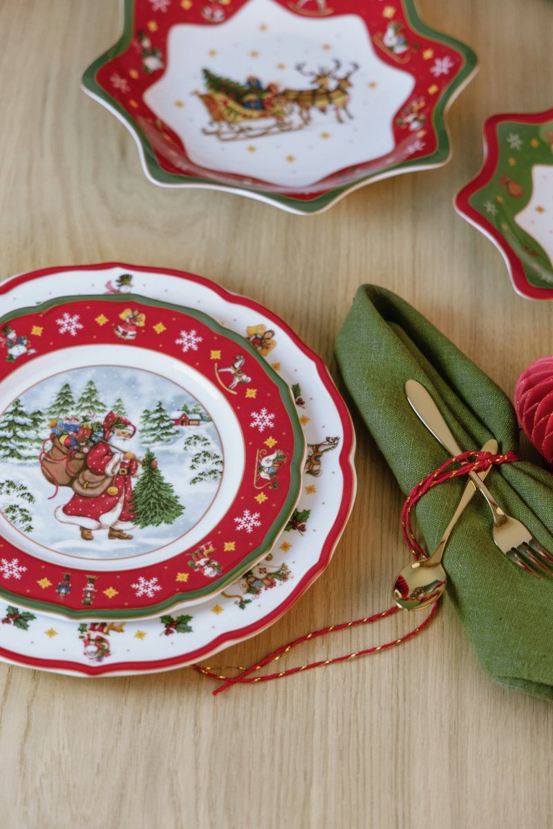 Hutschenreuther Geschirr-Set Happy Wintertime Red Set 4tlg, Porzellan, Sets