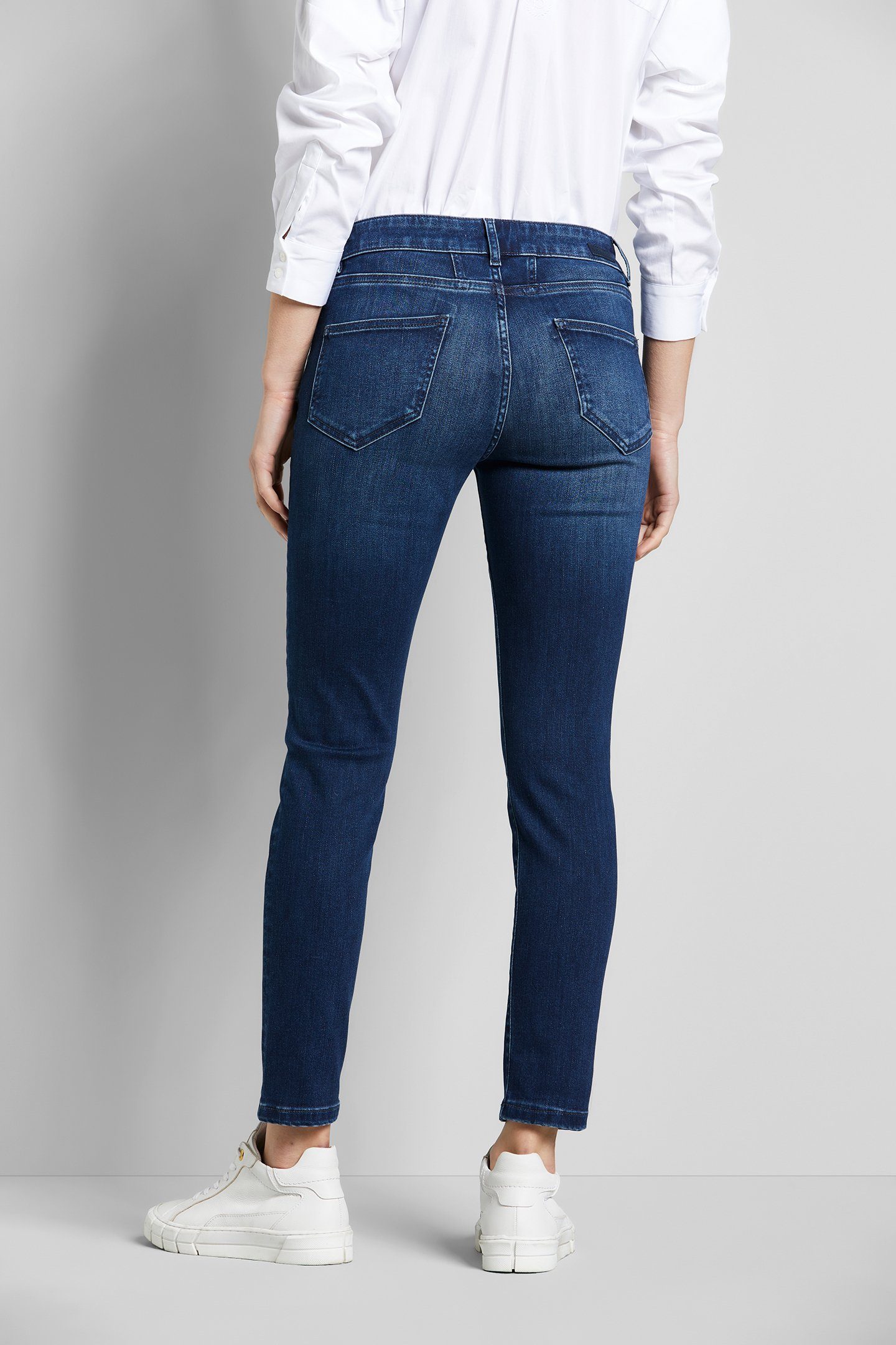 dunkelblau Used-Waschung 5-Pocket-Jeans bugatti leichte