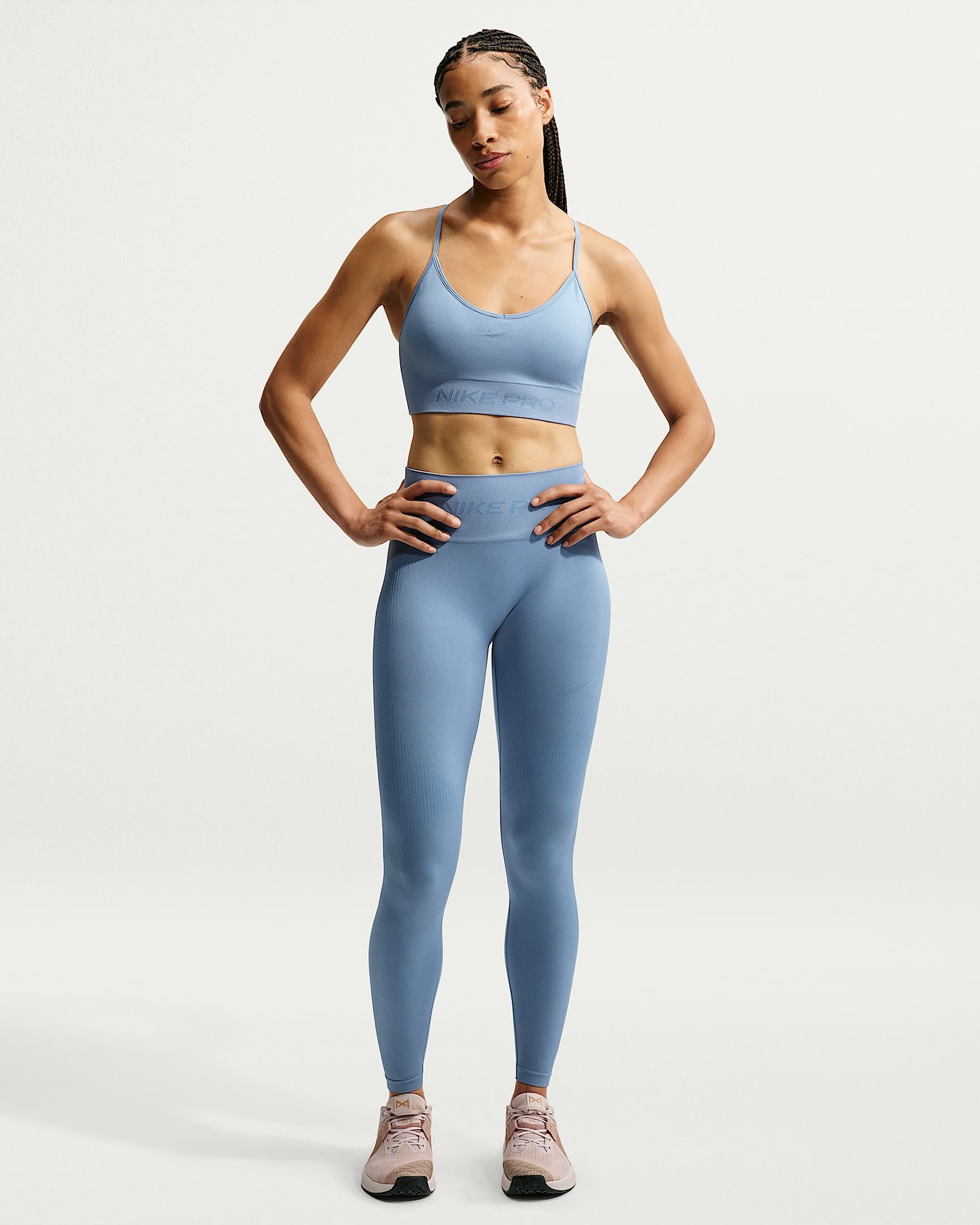 Nike Tanktop W NP DF SMLS LS BRA mit herausnehmbaren Polstern, aus elastischem Trikot, schweißableitend – Bild 4 von 5