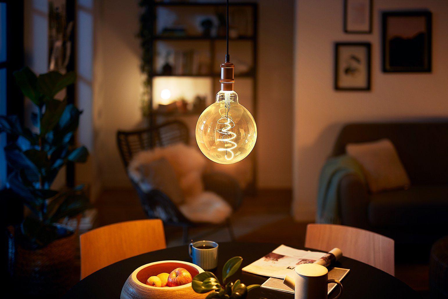 LED E27 XL-Globe St., E27, 1er 40W 1 Philips LED-Leuchtmittel Warmweiß, dimmbar Vintage, Lampe gold