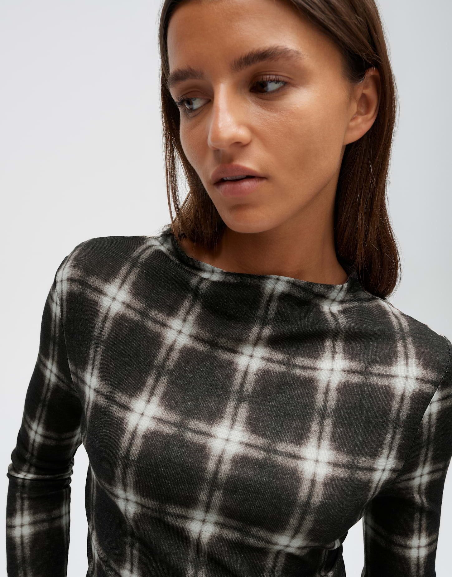 OPUS Longsleeve Secki aus weichem Jersey Schmale Passform mit Funnel Neck und leichter Transparenz – Bild 4 von 5