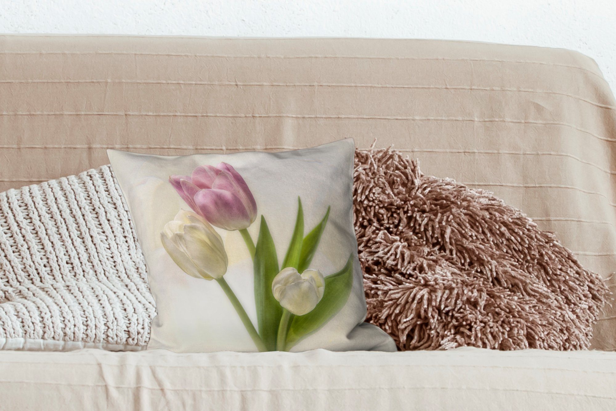 MuchoWow Dekokissen Rosa und weiße Tulpen Deko, auf Schlafzimmer, Füllung für Wohzimmer, Hintergrund, Zierkissen Sofakissen mit weißem