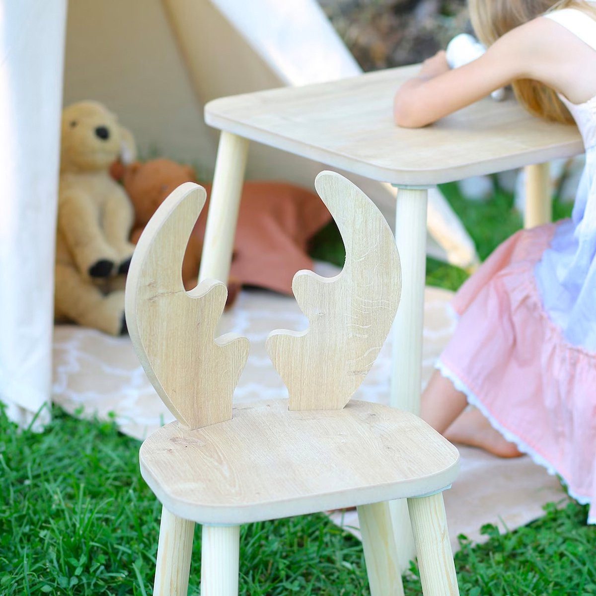 COZYCOLLECTIONS Kindersitzgruppe Kindertisch-Set mit Tiermotiv-Stühlen aus Naturholz, (Kindertisch-Set, 3-tlg., 3-teilig (1 Tisch + 2 Stühle), Montessori-Design: fördert Selbstständigkeit, Ordnung & Kreativität