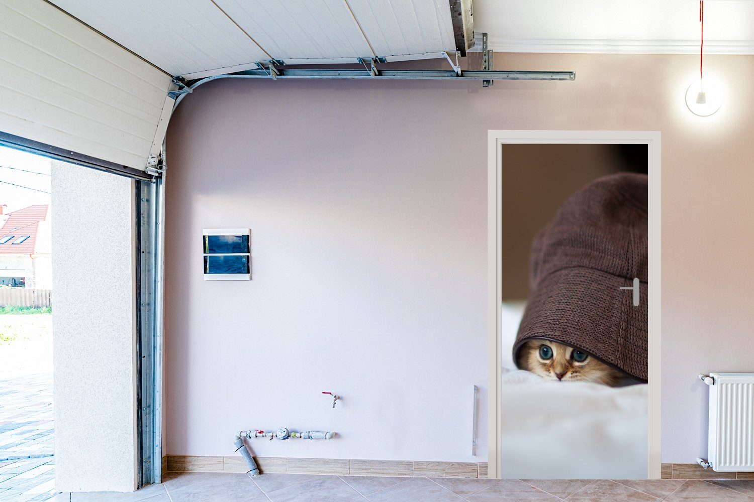 Fototapete (1 unter 75x205 cm Türtapete für Tür, St), Türaufkleber, Ein Matt, einem bedruckt, MuchoWow persisches Kätzchen, Hut, versteckt