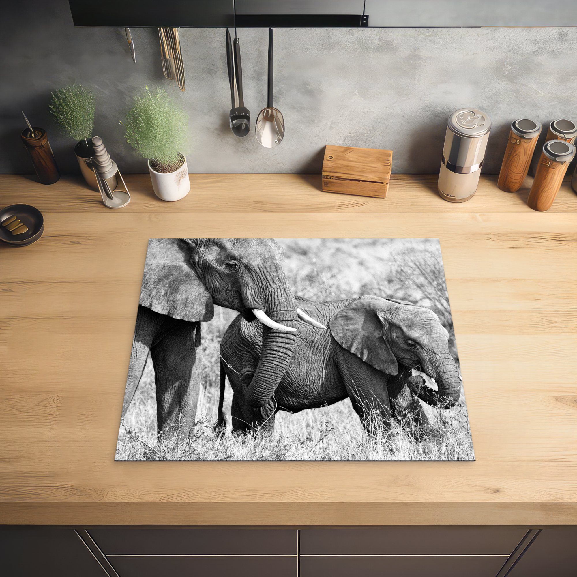 MuchoWow Herdblende-/Abdeckplatte Elefant - cm, Schwarz und (1 die - 59x52 Induktionsmatte weiß, Ceranfeldabdeckung für - Tiere Gras tlg), Vinyl, küche