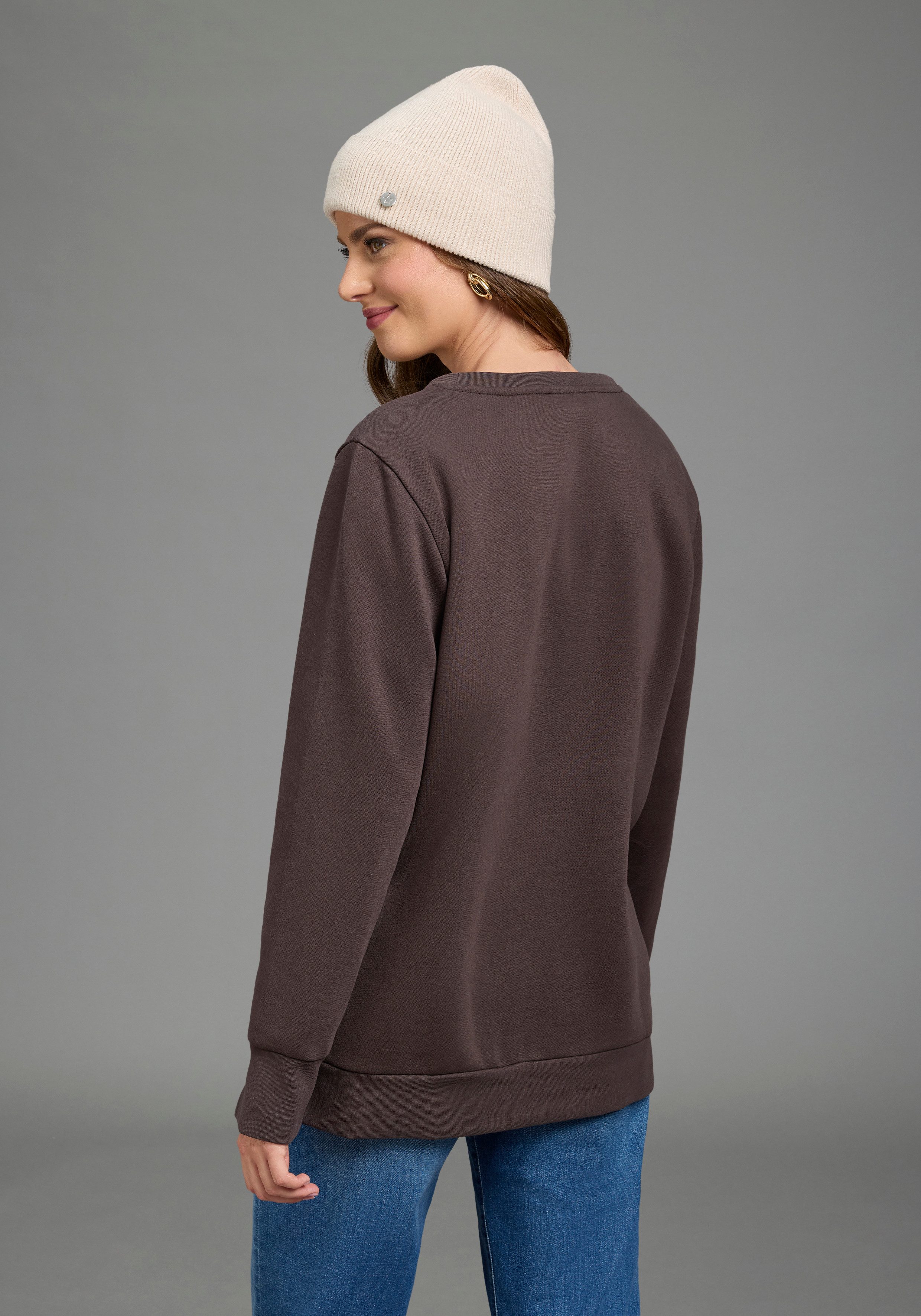 Laura Scott Longsweatshirt mit Seitenschlitzen und hochwertiger Stickerei. € 39,99, (€ 39,99 pro 1 Stk).