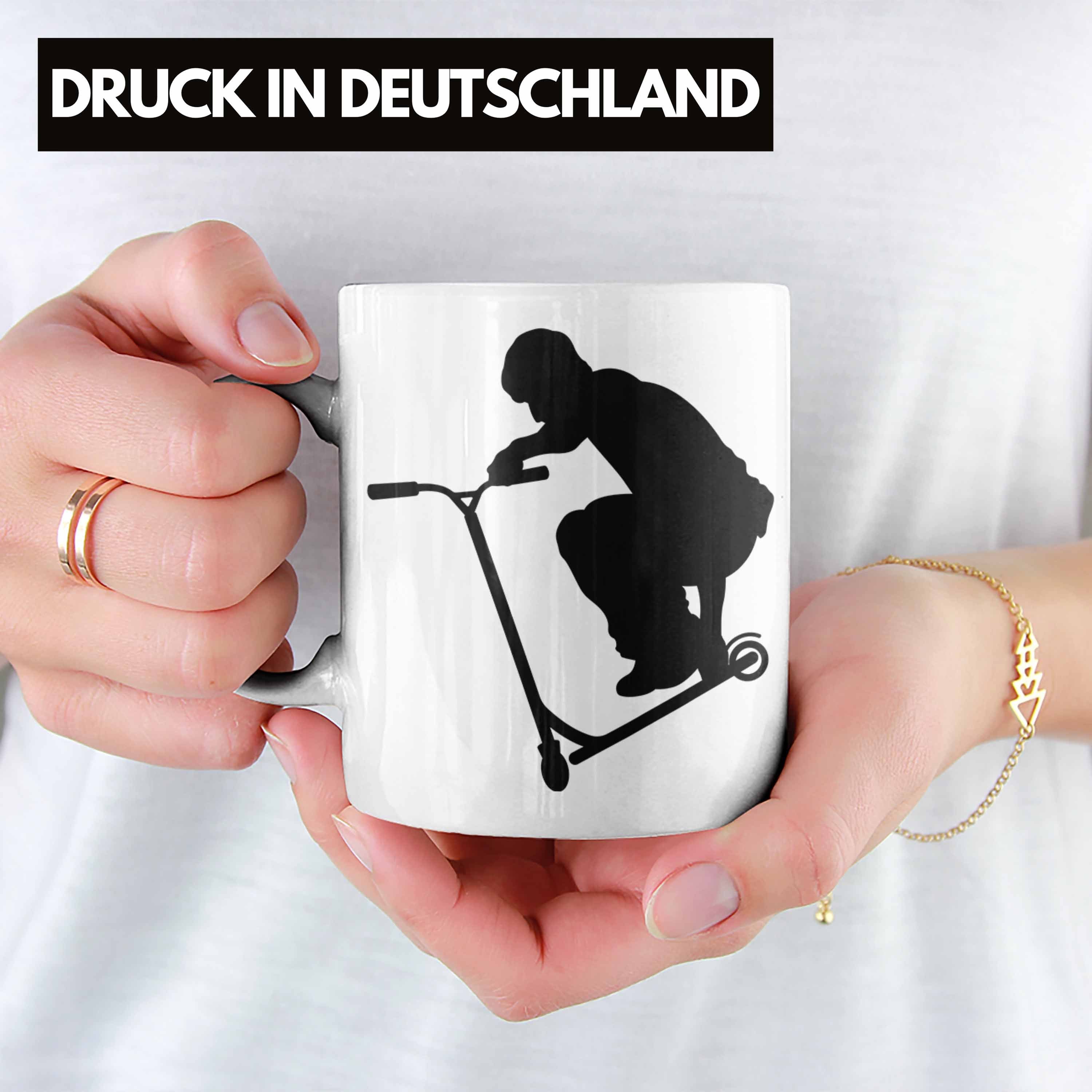 Trendation Tasse Trendation - Scooter Tasse Roller Scooting Fahrer Scooterfahrer Geschenkidee Stunt Profi Geschenkidee Weiss Jungs Geschenk Scooterfahrer