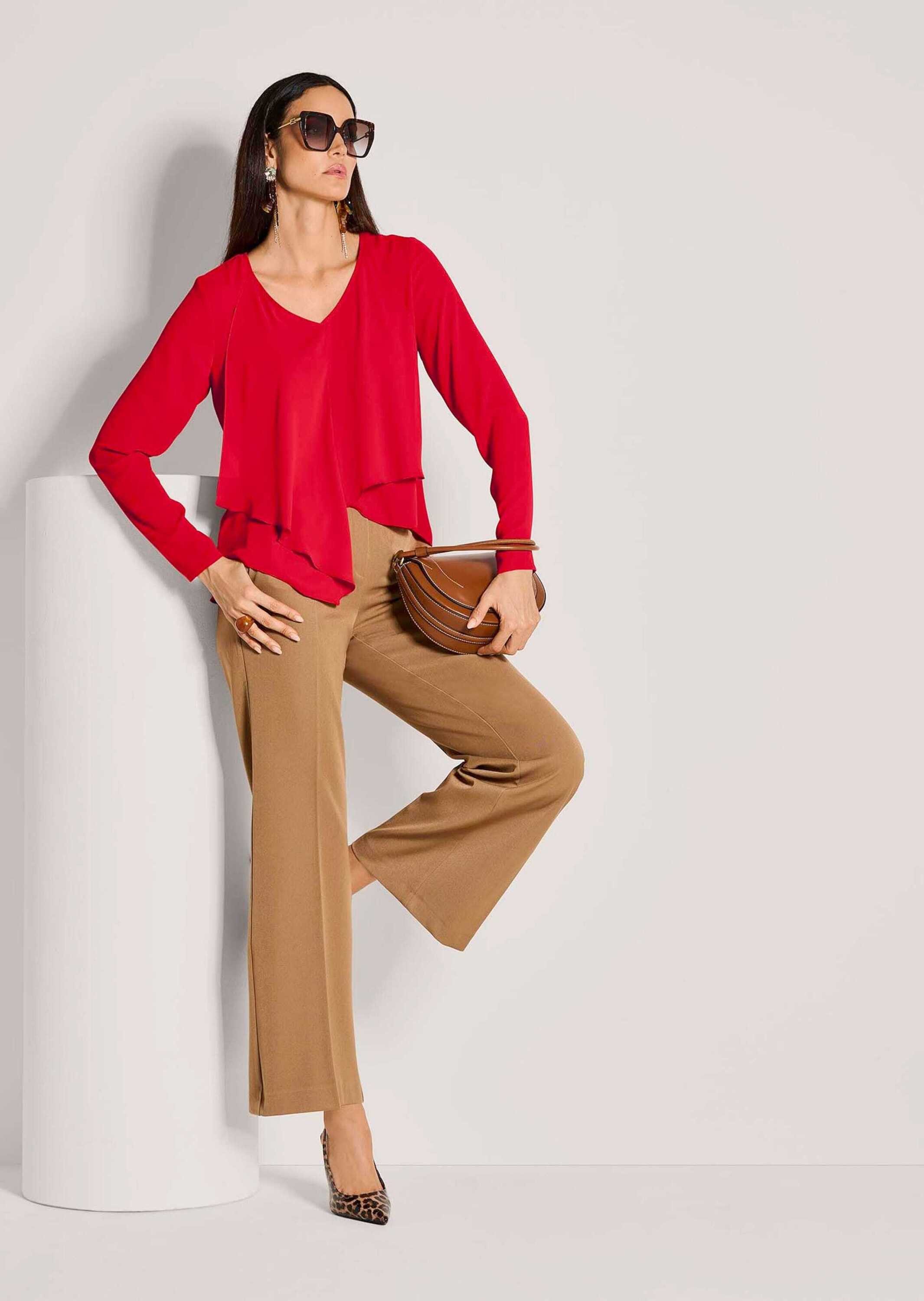 MADELEINE Langarmbluse Elegante Bluse mit asymmetrischem Saum V-Ausschnitt, lange Ärmel, weich fallende Volants
