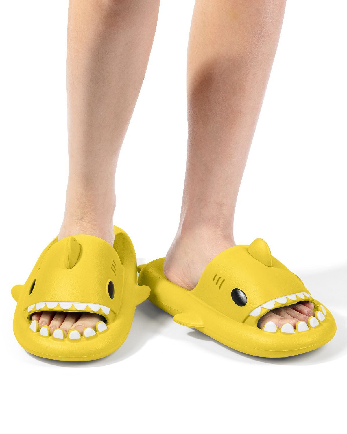 Corimori Bequeme Hai Badeschuhe im Haifisch-Design Badeschuh (Packung, Geschenk) lustige, rutschfeste, schnell trocknende Badeschlappen EU Größe 38-39