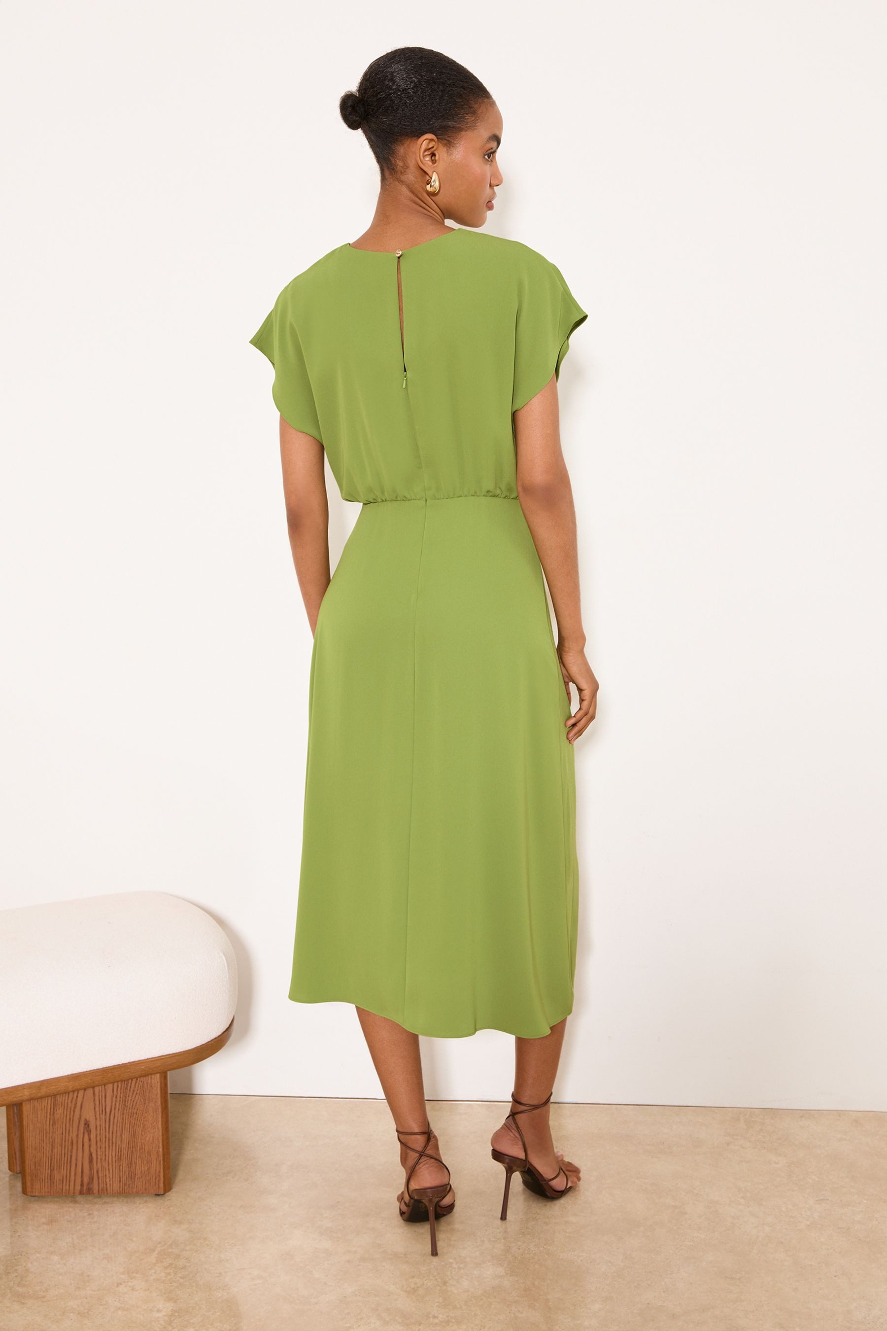 LIPSY Midikleid Lipsy Kurzärmeliges Blousonkleid in Midilänge (1-tlg)
