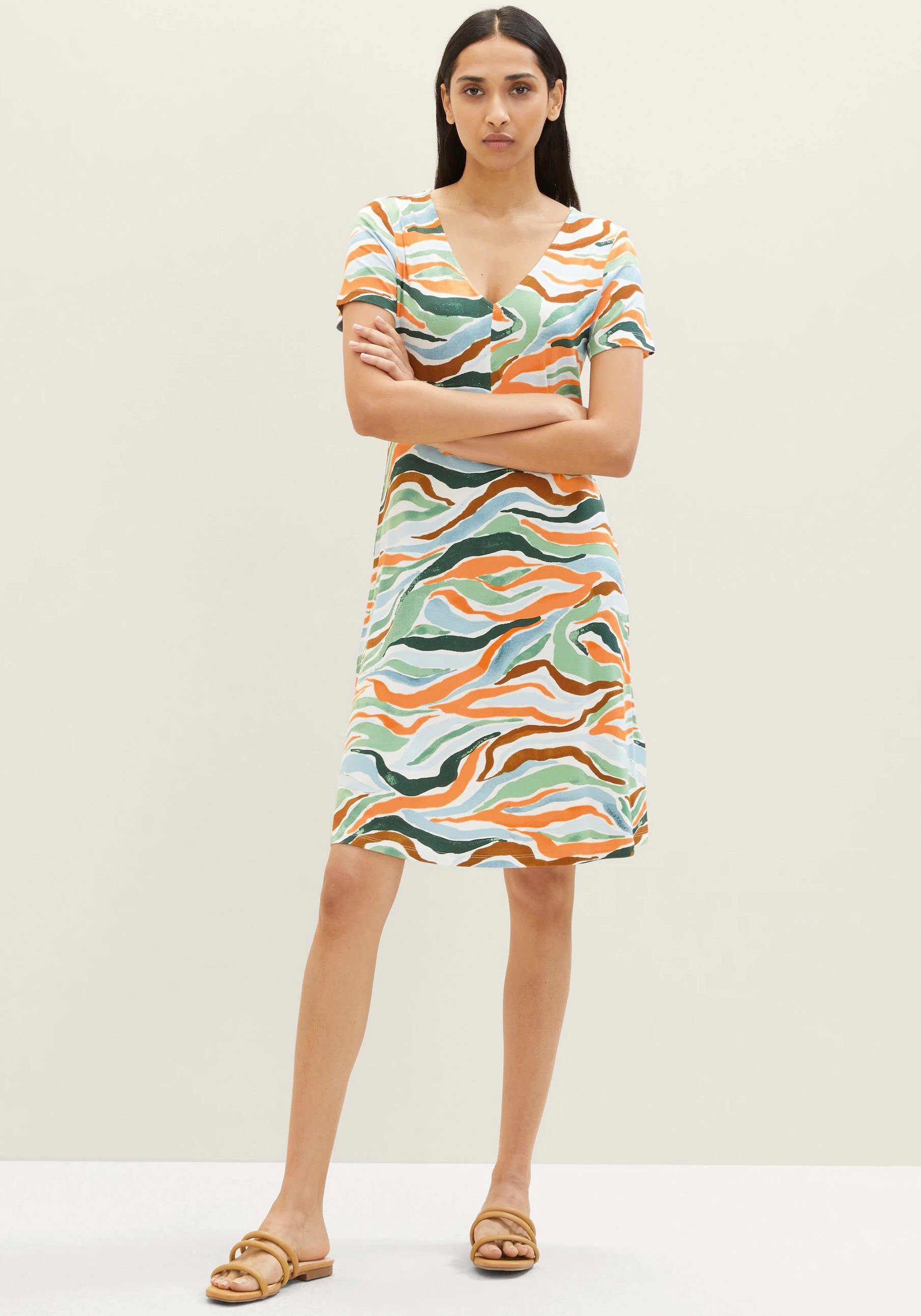 TOM TAILOR wavy Jerseykleid Allover-Druck modischem colorful mit design