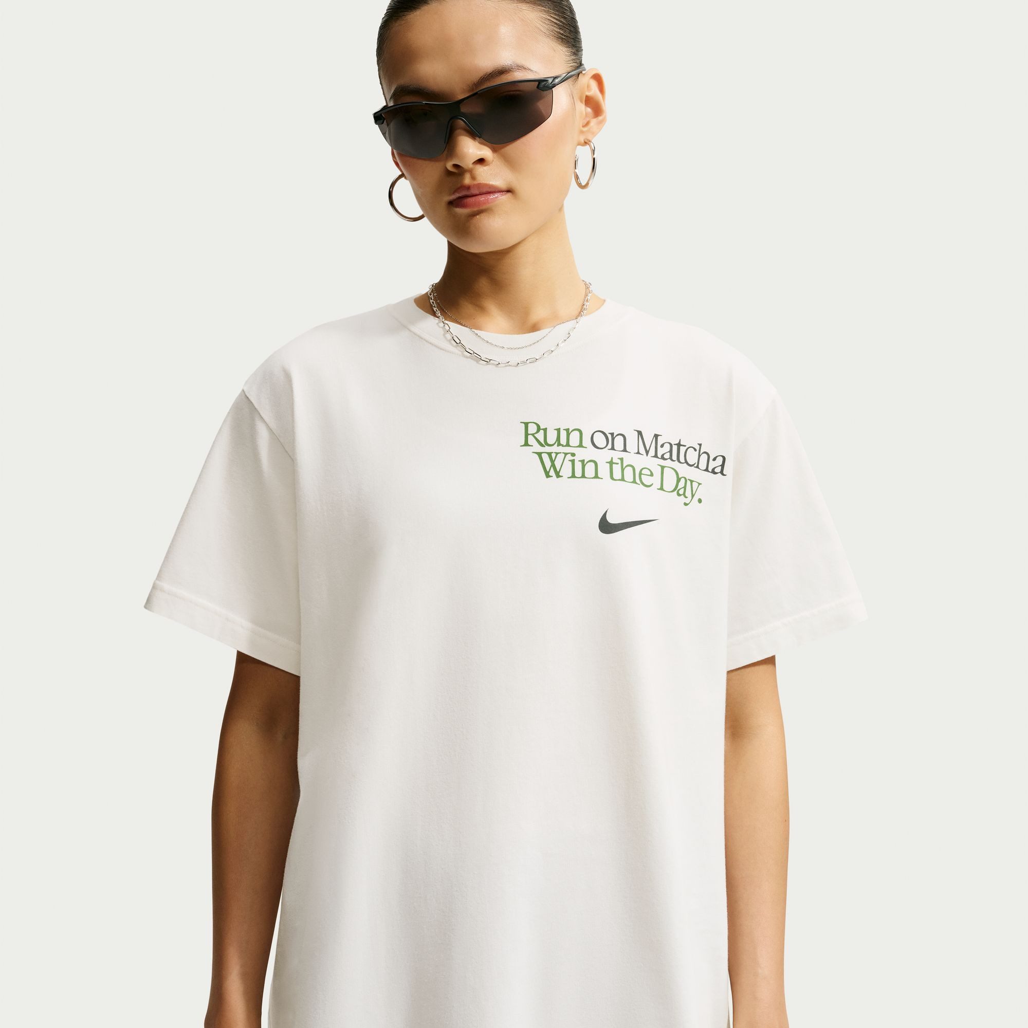Nike Sportswear T-Shirt Nike Sportswear Women's T-Shirt mit Rundhalsausschnitt, in normaler Länge
