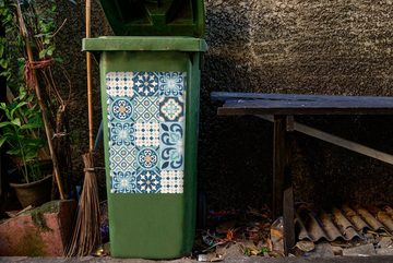 MuchoWow Wandsticker Blumen - Blau - Design - Fliese (1 St), Mülleimer-aufkleber, Mülltonne, Sticker, Container, Abfalbehälter