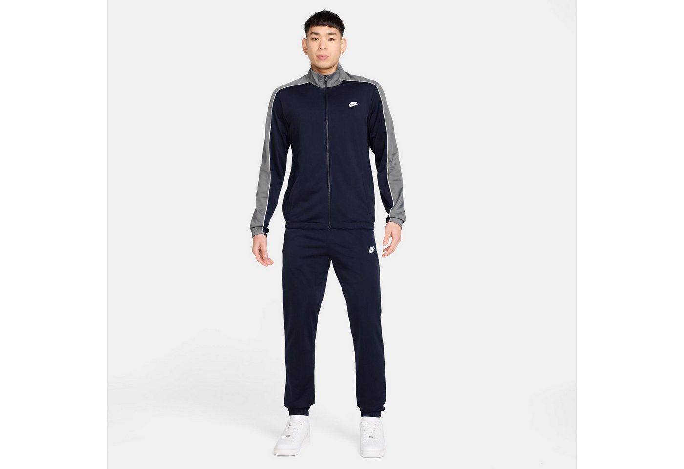 Nike Sportswear Trainingsanzug Nike Sportswear Club Men's Poly-Knit Tracksuit, mit leichtem Material, in Poly-Knit-Ausführung, aus Polyester