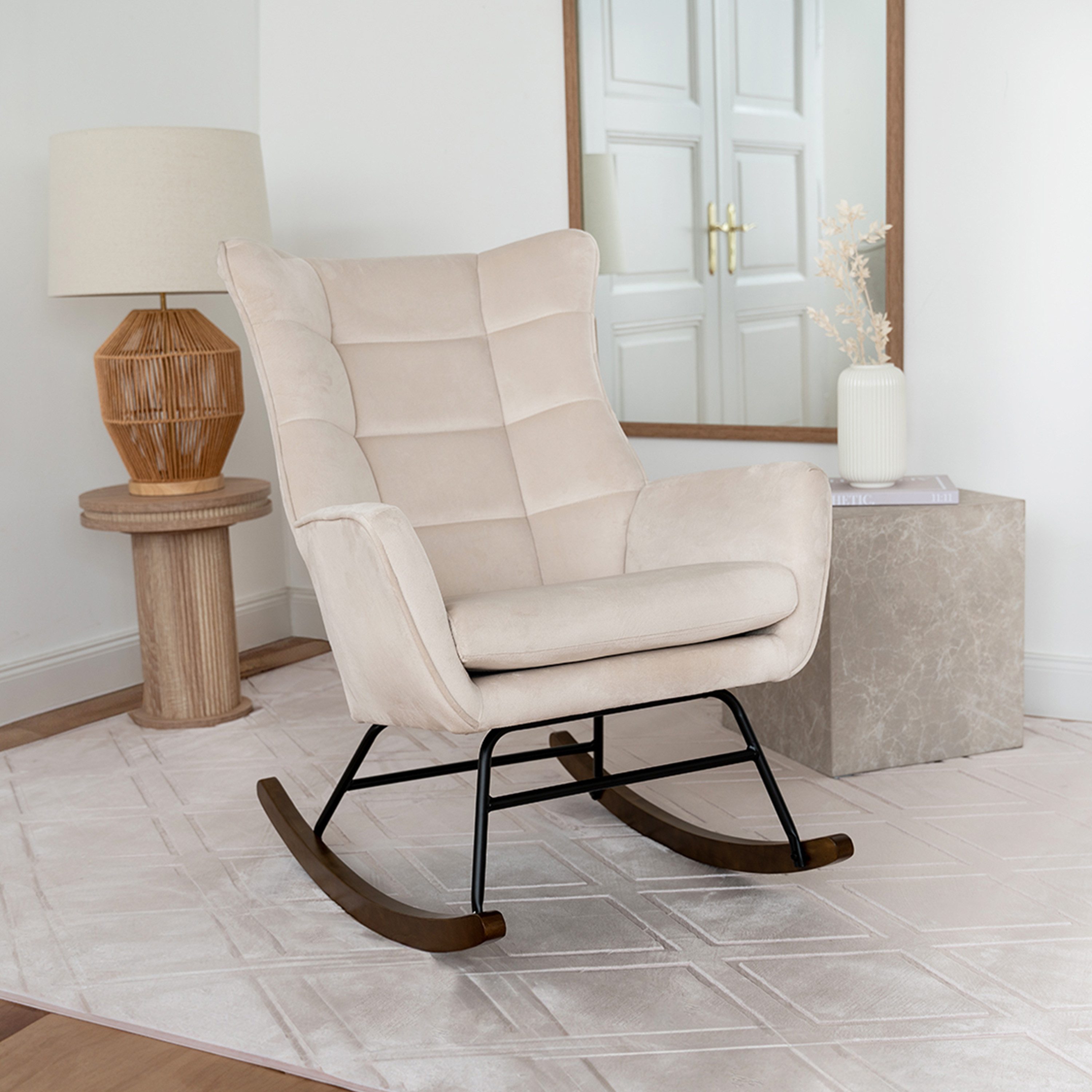 Qiyano Schaukelstuhl Medira Beige Samtstoff mit Metallgestell und Holzkufen günstig online kaufen