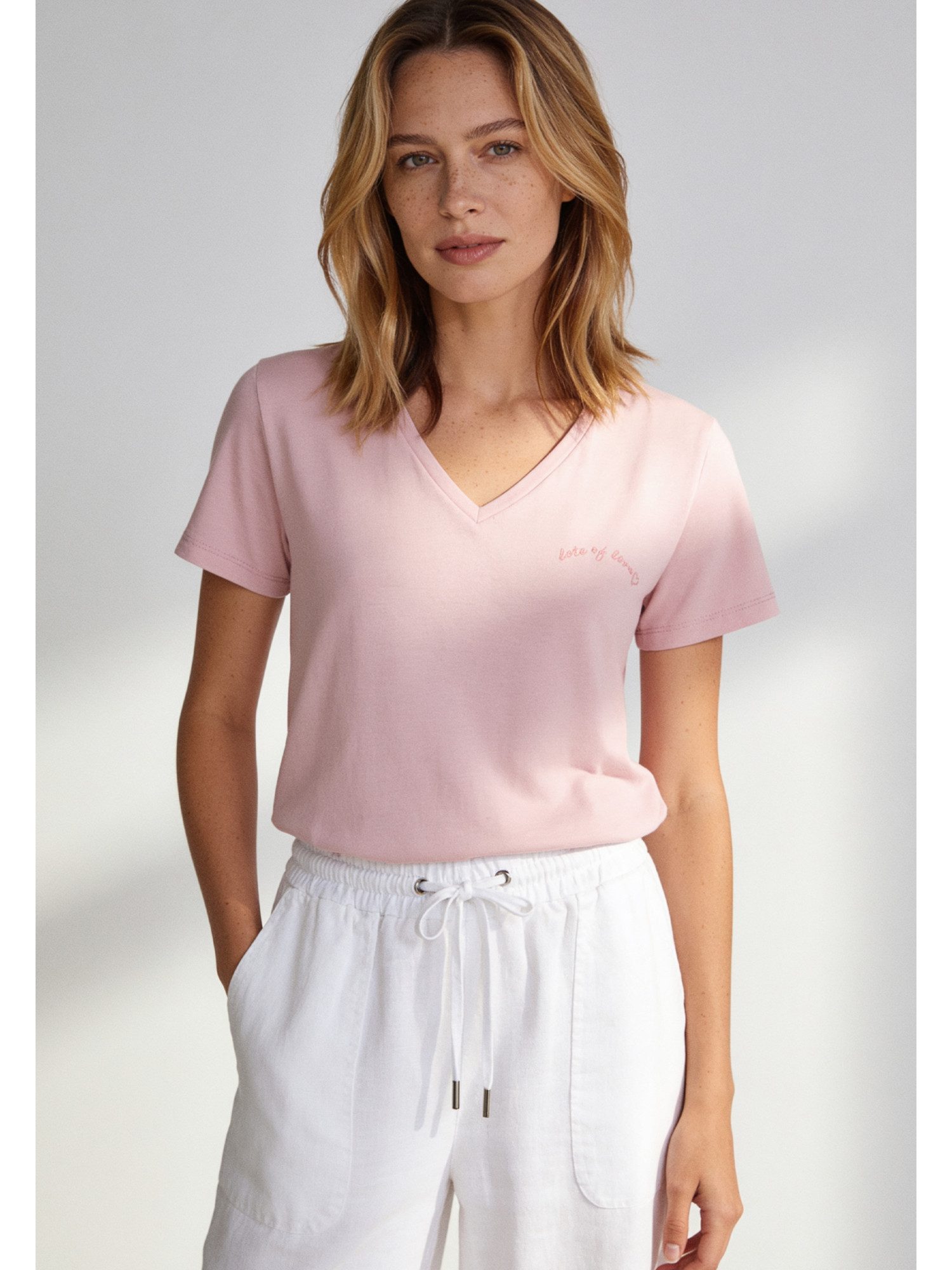 MORE&MORE Kurzarmshirt stretchiges V-Neck- Shirt, Schriftstickerei