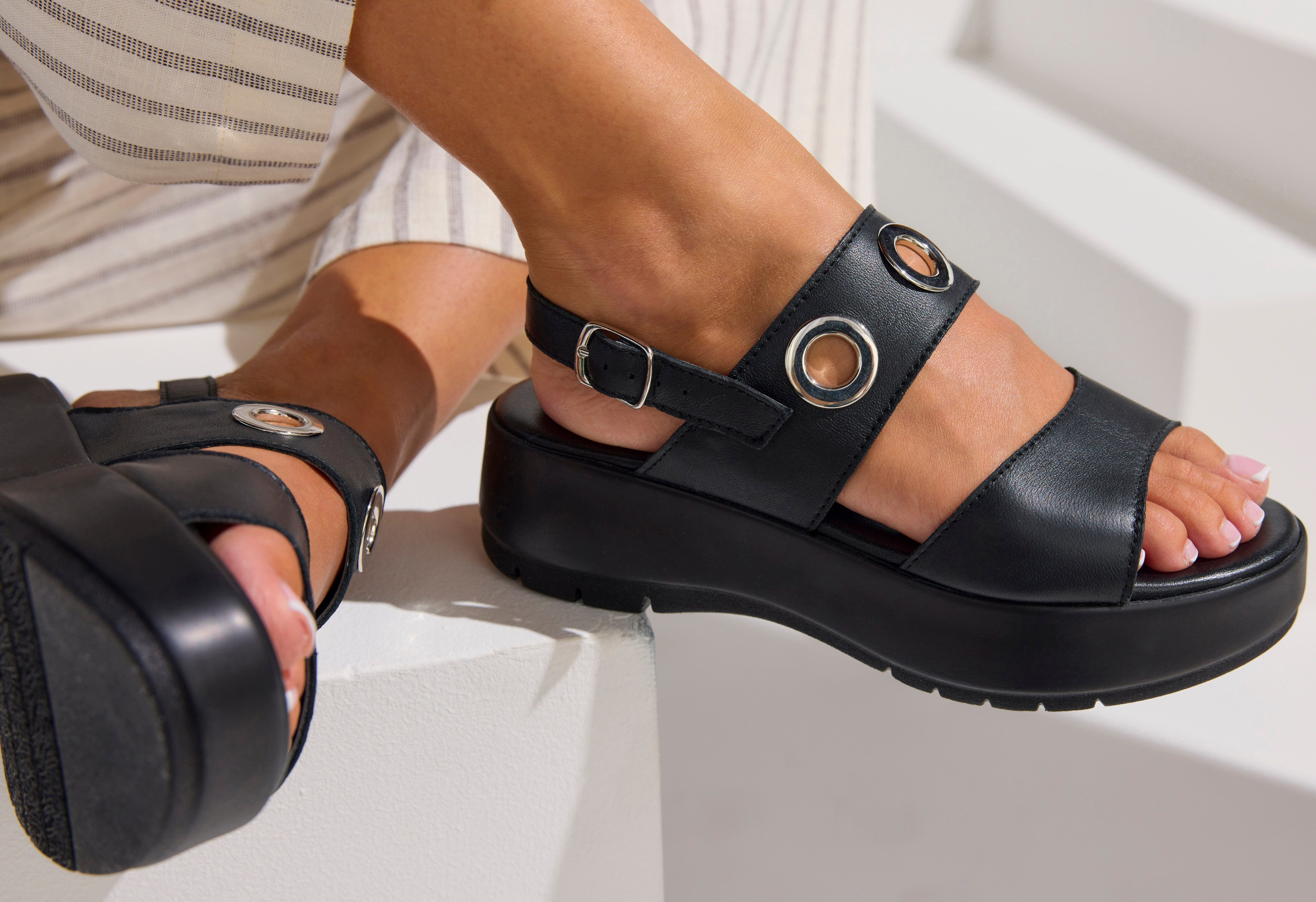 French Connection Sandale, Ledersandale, offener Schuh, Sommerschuhe, Ledersandalette Sandalette NEU aus Leder mit modisch bequemer Plateausohle