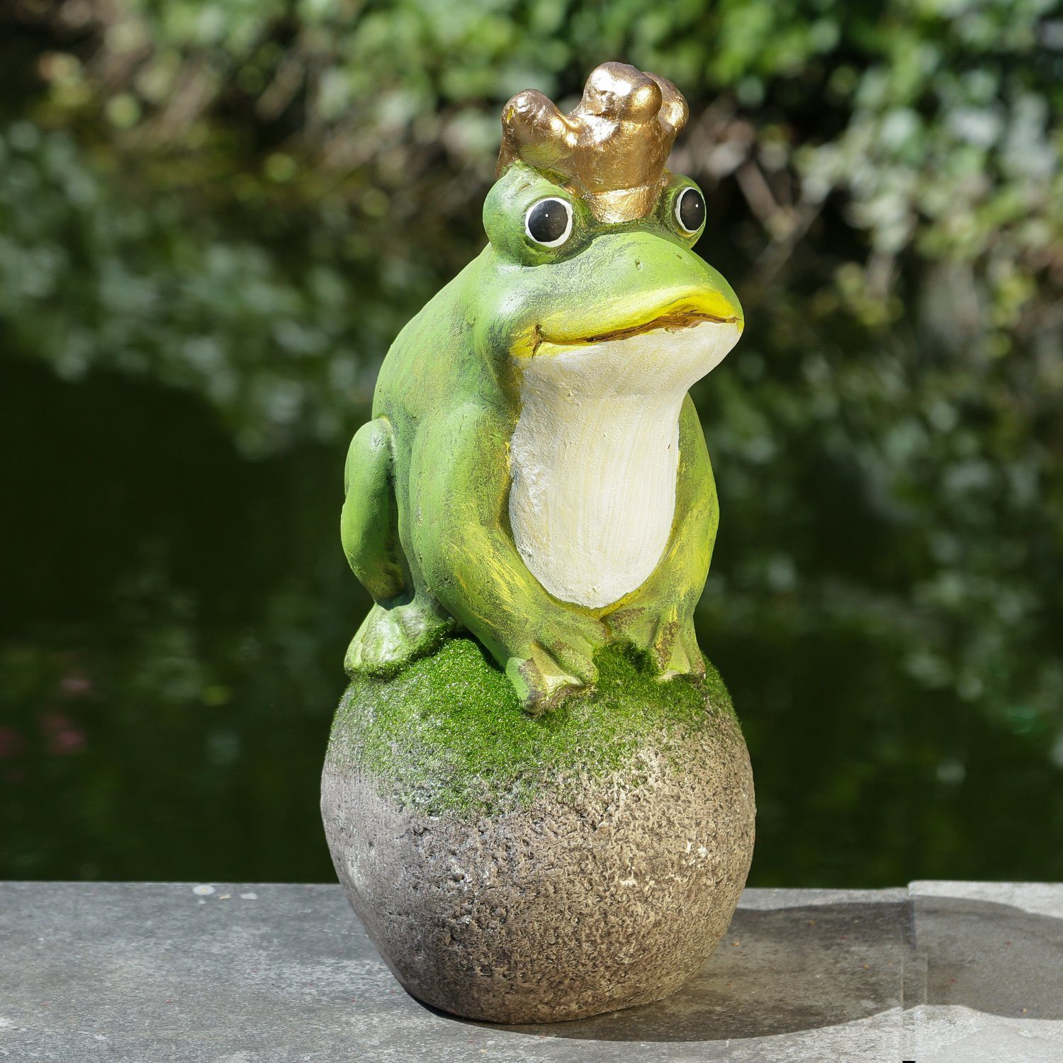 MARELIDA Gartenfigur Froschkönig auf Tierfigur H: St) Beet für Gartenfigur Dekofigur (1 Kugel 36cm