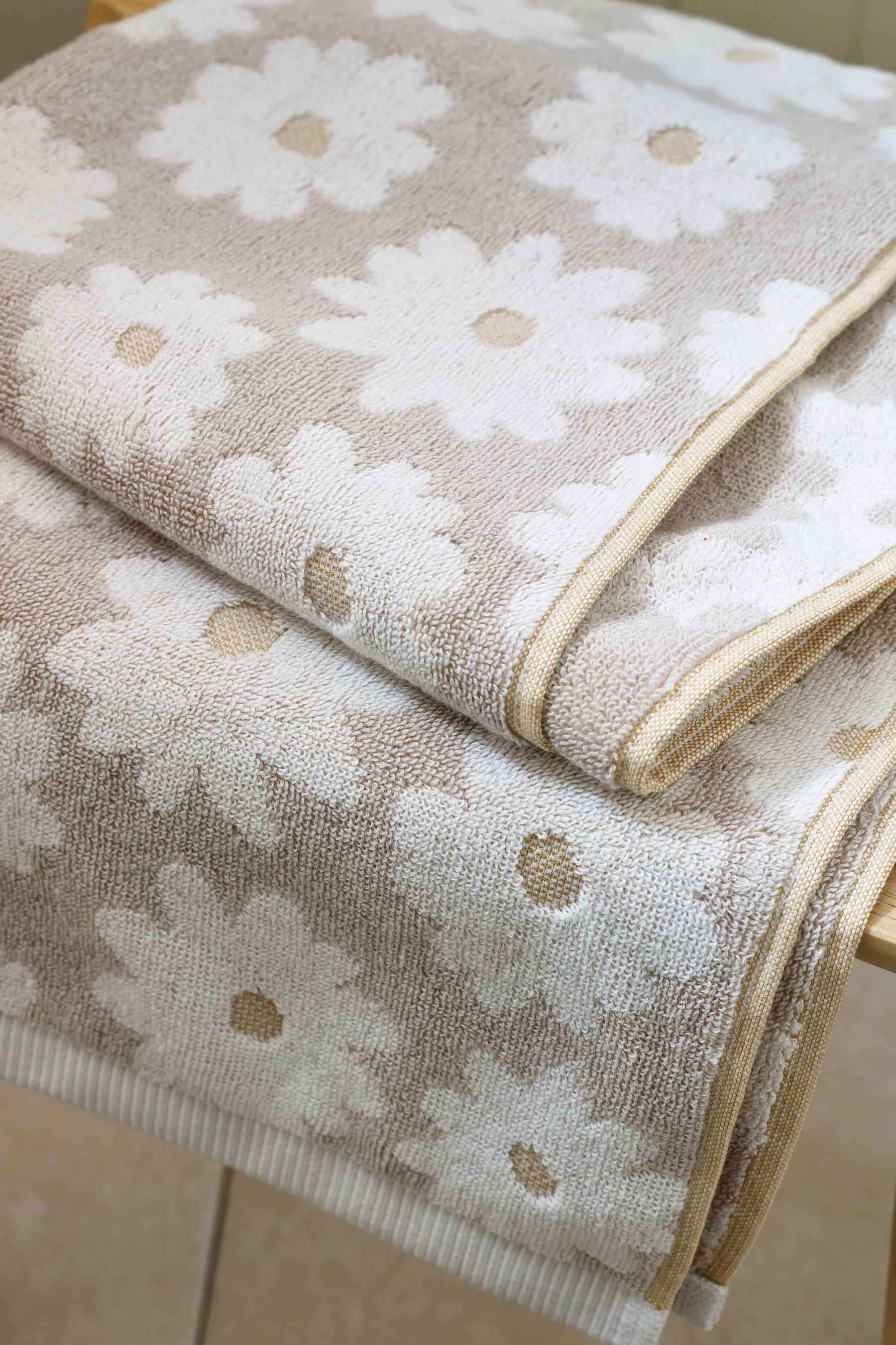 Next Handtuch Handtuch aus 100 % Baumwolle mit Blumenmotiv, (1-St)