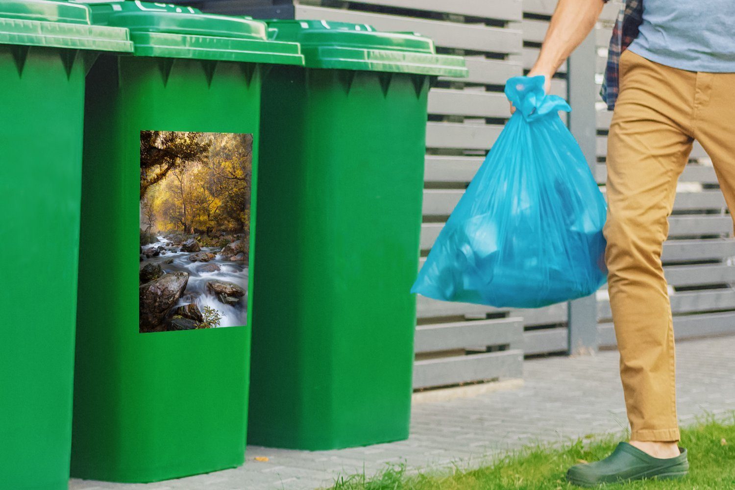 Wasserfall Sticker, steile (1 des Der Klong-Lan-Nationalparks Mülltonne, im Wald St), Mülleimer-aufkleber, Container, Abfalbehälter MuchoWow an Wandsticker fließt