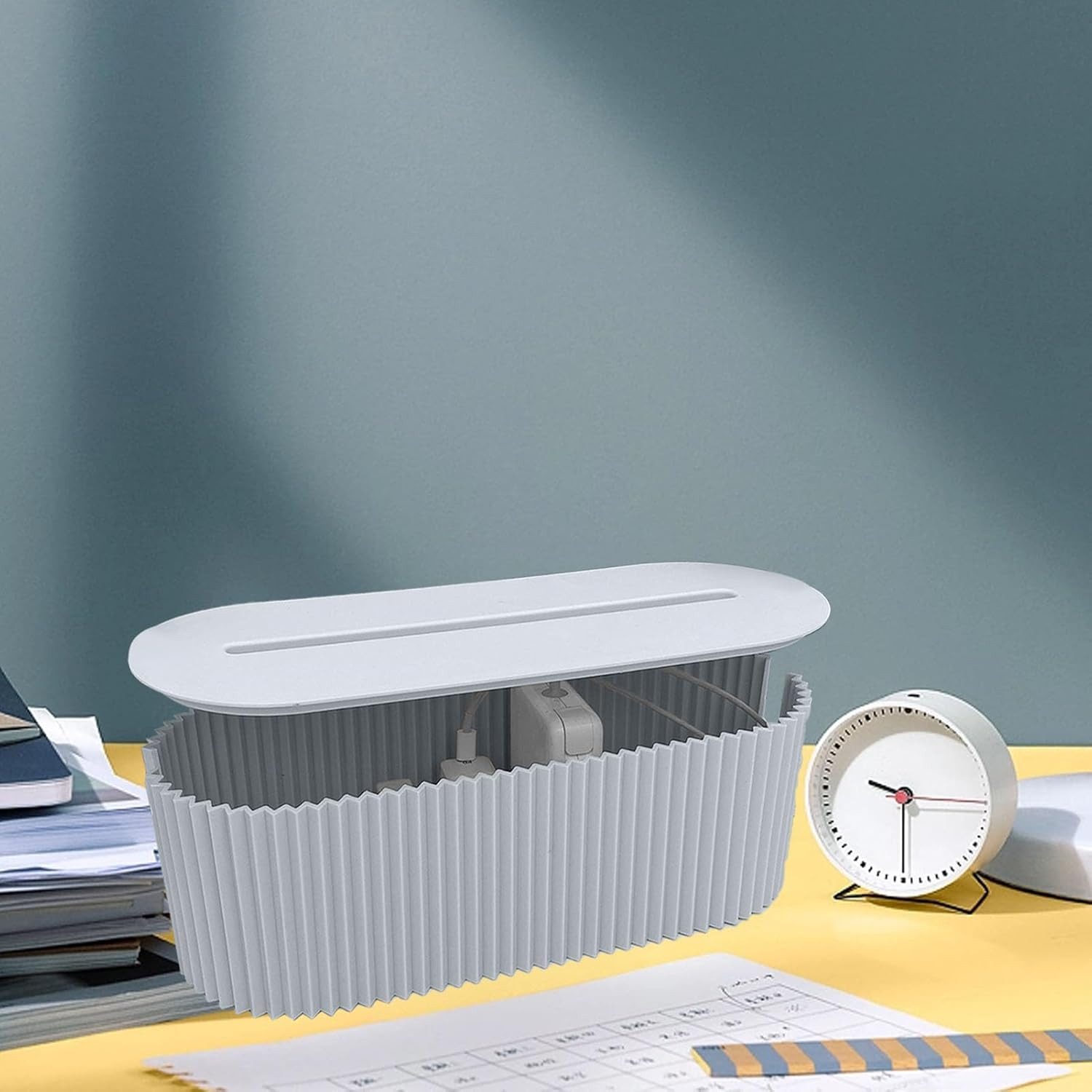 Refined Living Kabelbox Kabelmanagement-Box, Kabel-Organizer-Box, Steckdosen-Management-Box, (Multifunktional & Praktisch, Ordentliche Steckdosenleiste & Kabelaufbewahrung, Cord Hider, Kabel Organizer, Kabelbox für Schreibtisch, robust und langlebig, Flammhemmend, 1-tlg., Einfaches Design, Hochwertige Materialien, Einfach zu Bedienen), für zu Hause, im Büro, Konferenzräume oder Hotels