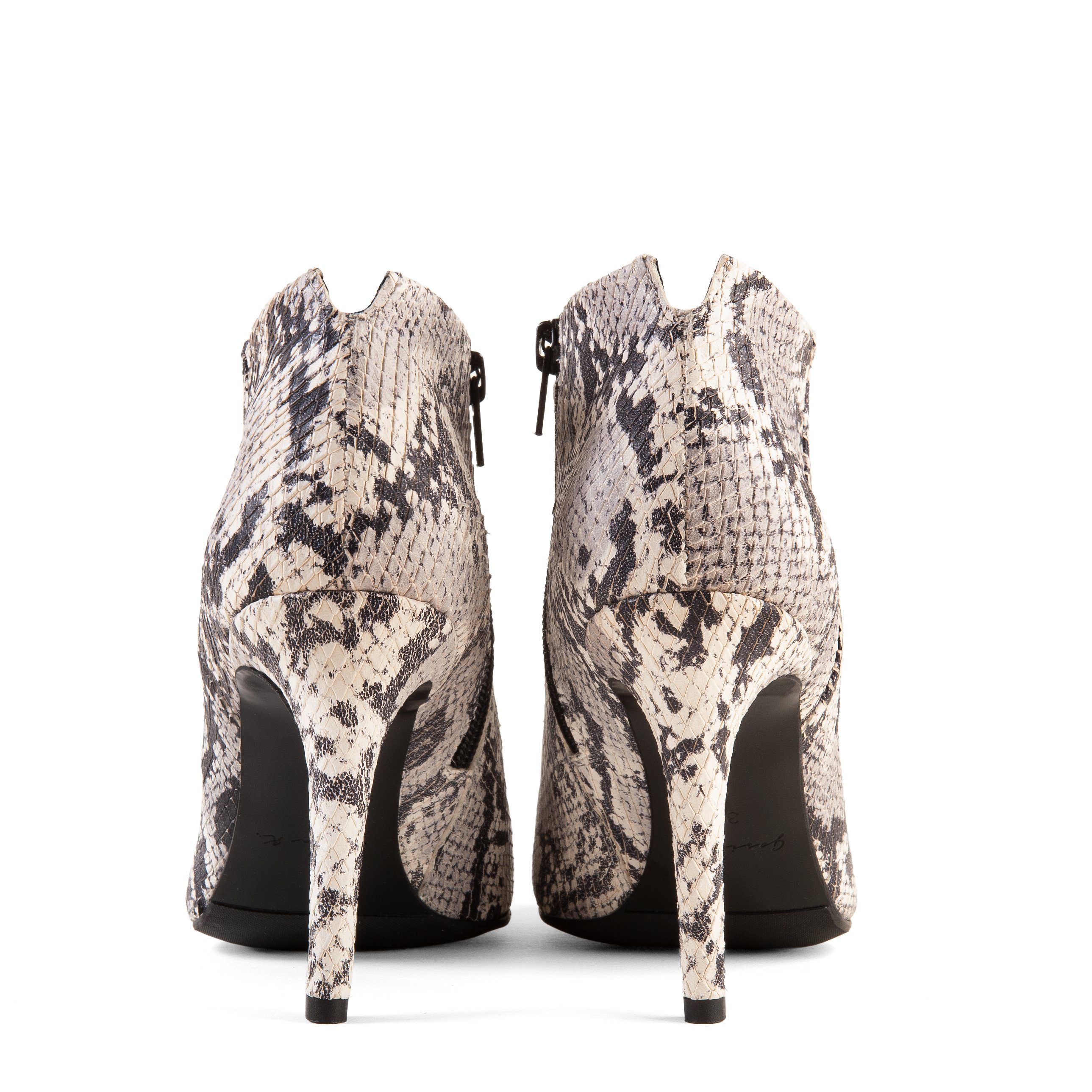 GosiaK. "Angelina" High-Heel-Stiefelette ein absoluter Hingucker für jeden Anlass