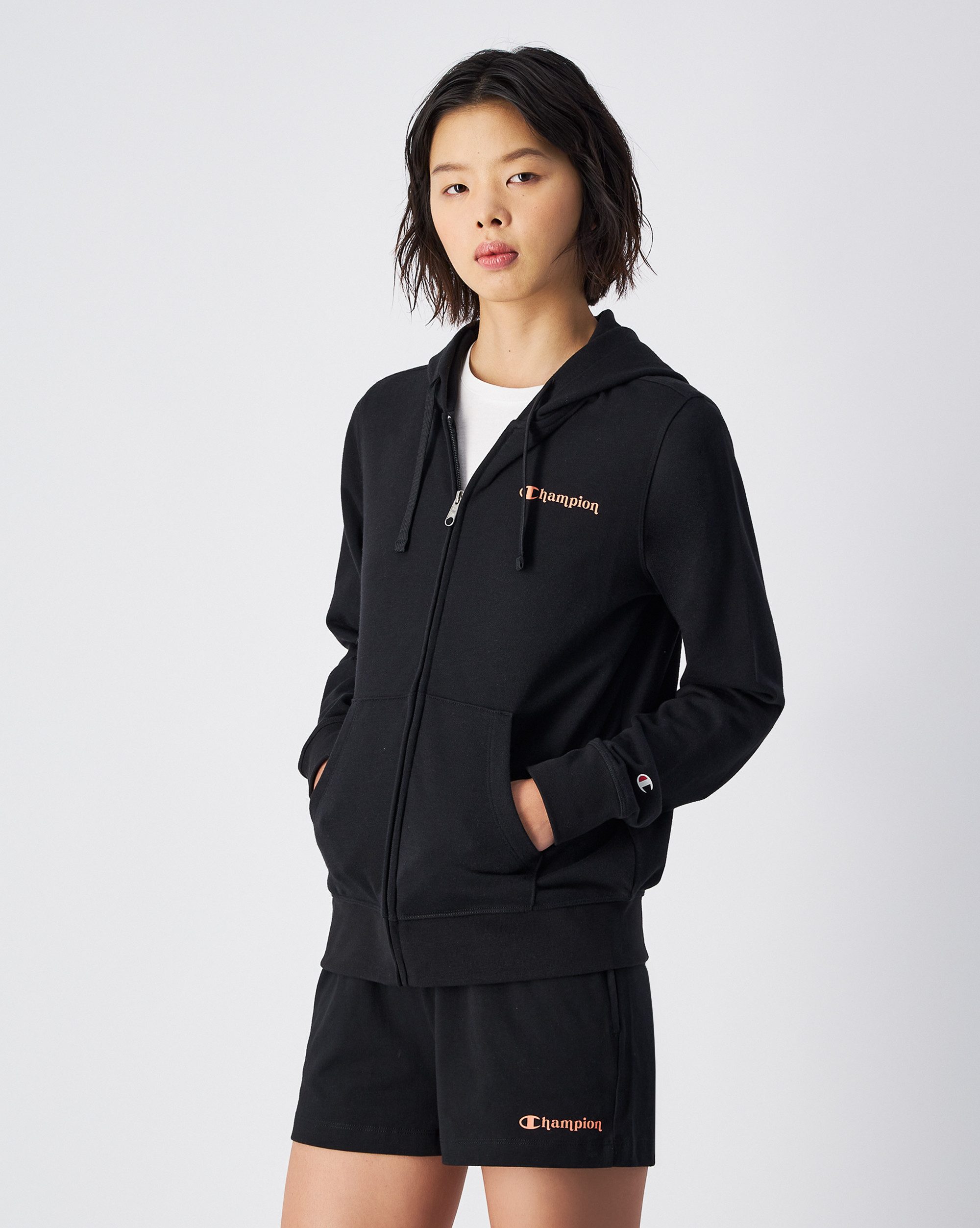 Champion Kapuzensweatshirt aus Baumwolle und Polyester, erhältlich in den Größen XS bis XL