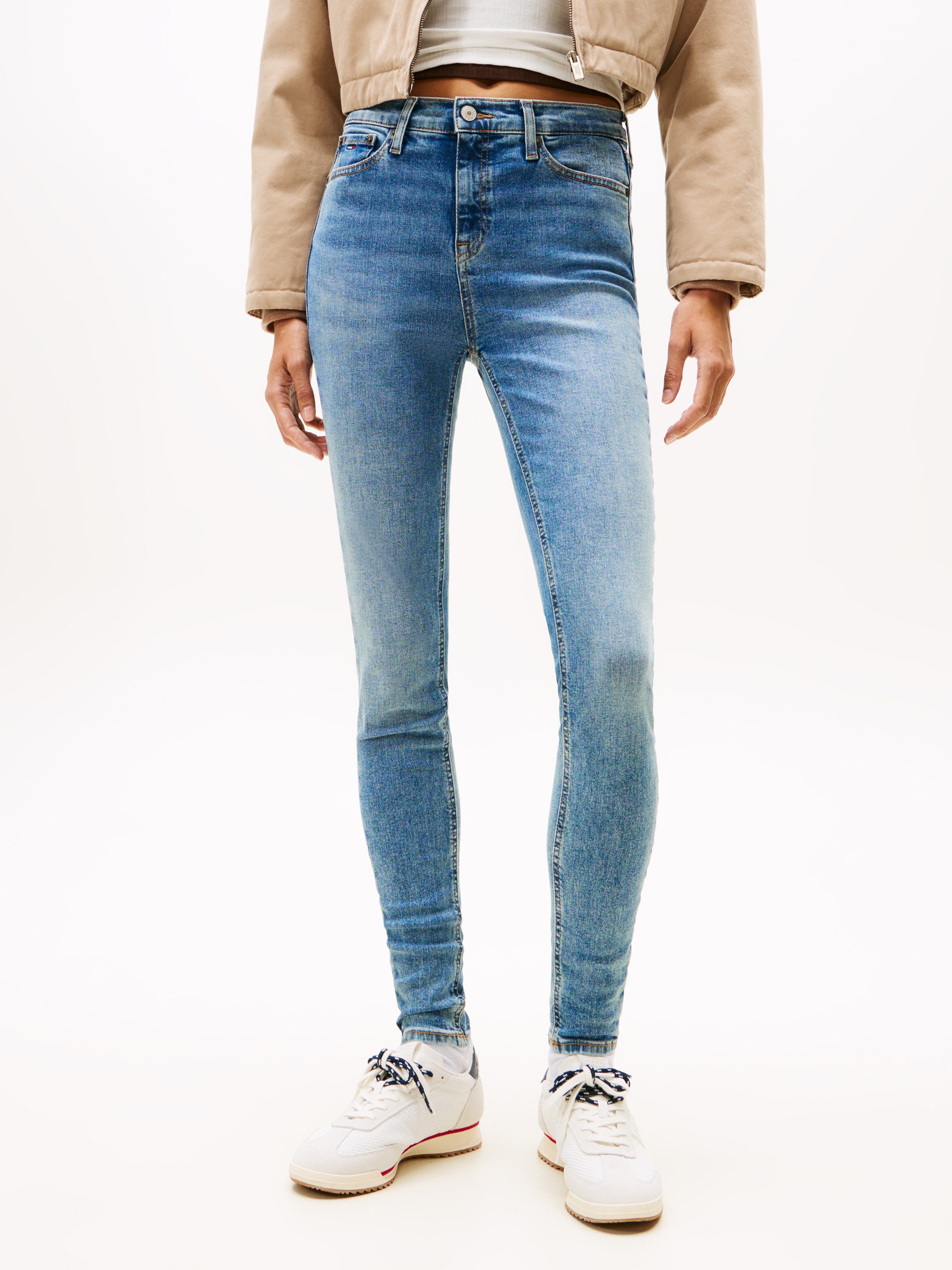 Tommy Jeans Skinny-fit-Jeans NORA MR SKNY AH1280 mit Logo-Badge, Mid Rise