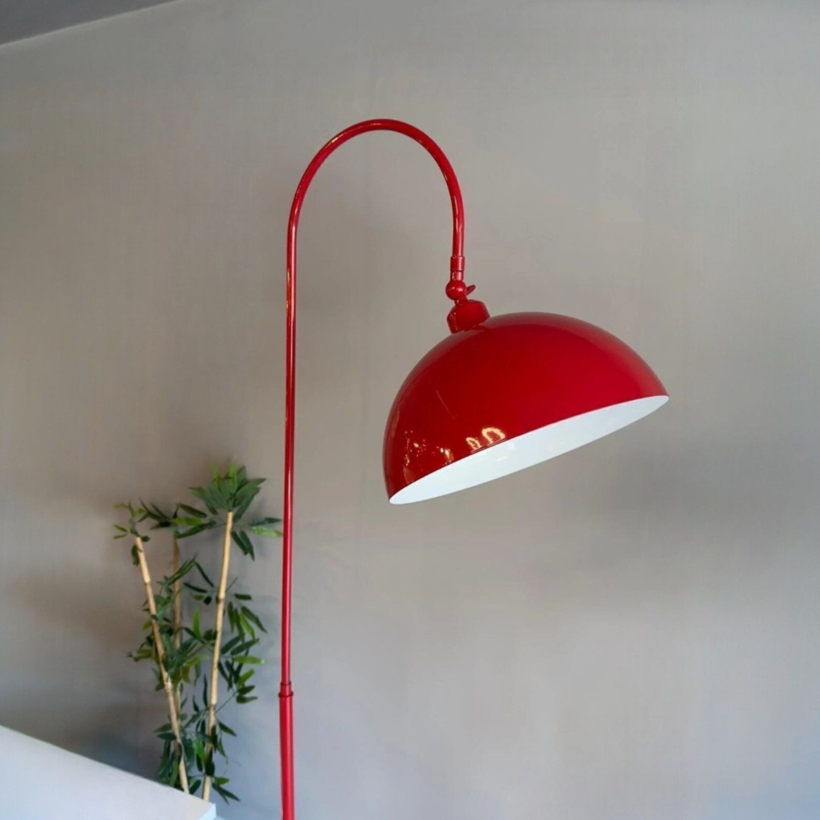 Bamyum Stehlampe Moderne Stehlampe aus Metall mit E27, verstellbarer Lampenschirm, ohne Leuchtmittel, E27, verstellbarer Lampenschirm, Stehluchte mit Ablage