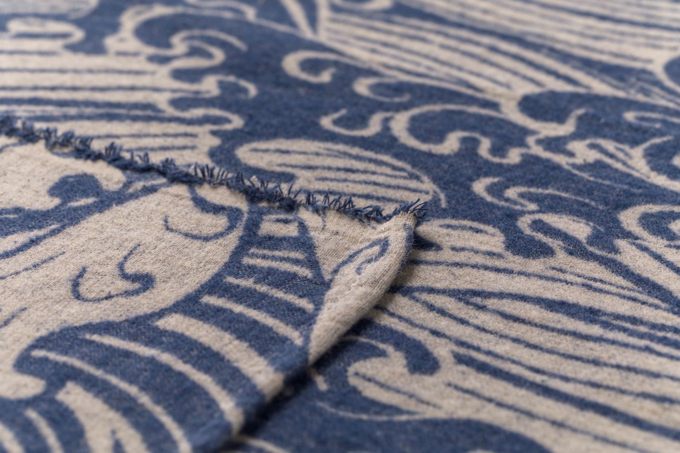 Wohndecke Leinenmix Alba 'Make Waves' 140 x 200 cm Marine - Blau, DAVID FUSSENEGGER