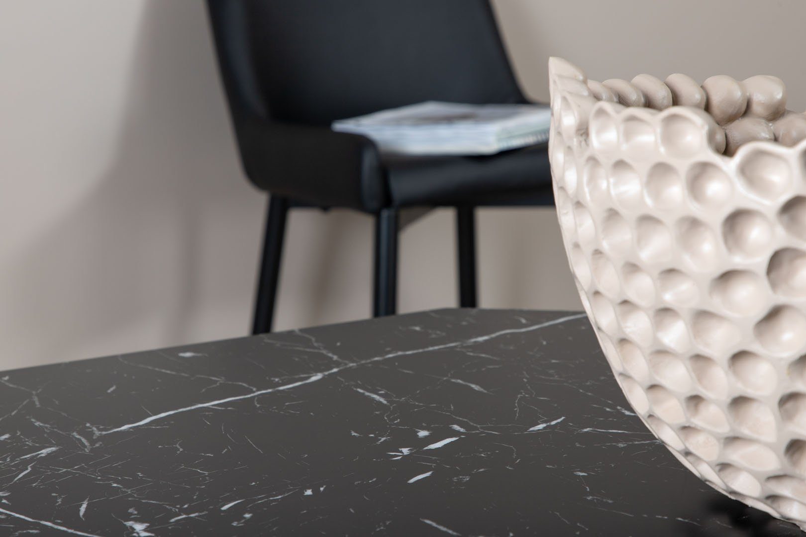 ebuy24 Esstisch Marbs Esstisch Ø110cm schwarze Marmoroptik. (1-St)