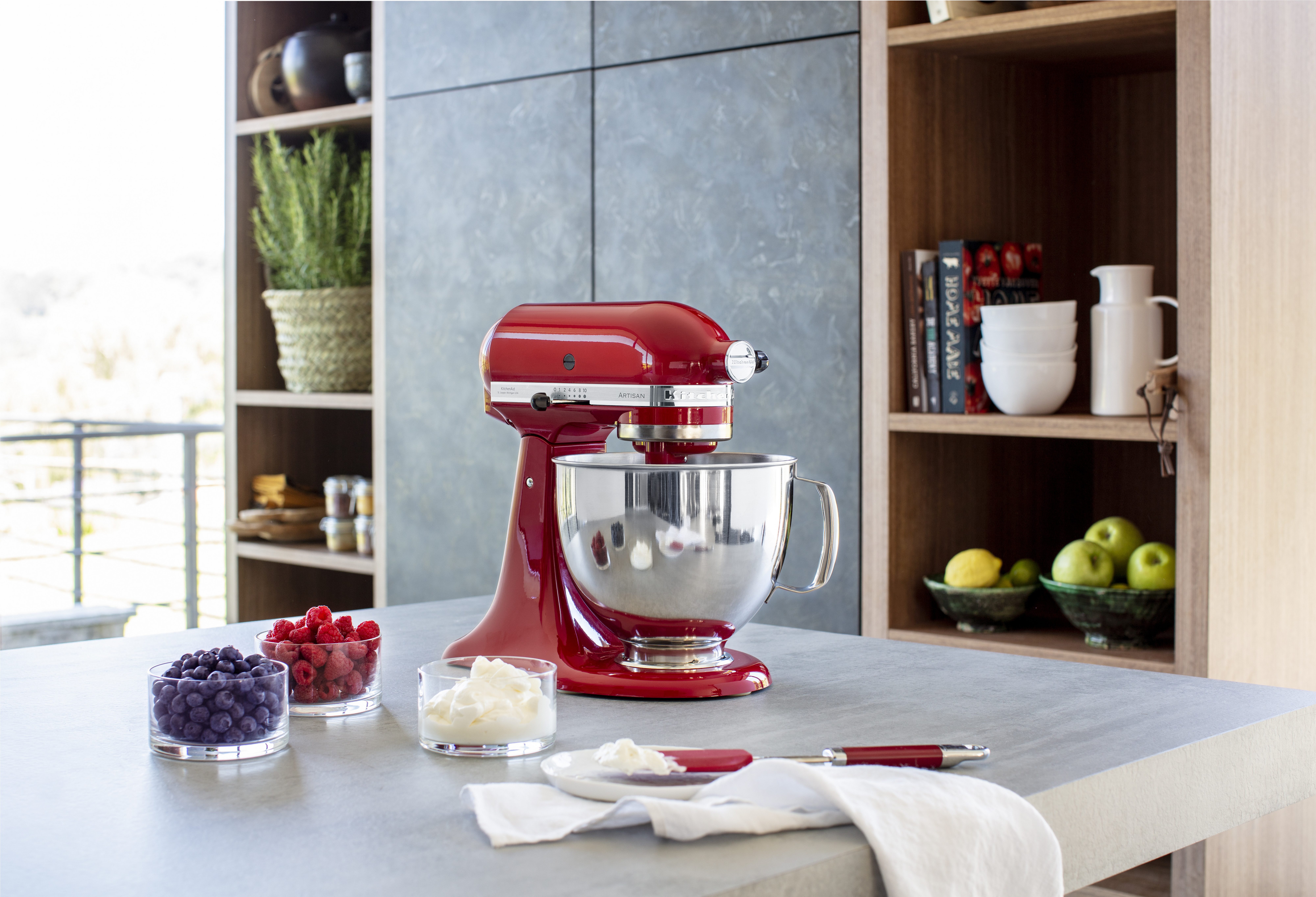 KitchenAid Küchenmaschine 5KSM125EER Empire rot, 300 W, 4,8 l Schüssel, Gratis Fleischwolf, Schüssel, Spritzgebäckvorsatz (Wert: ca.238,- UVP)