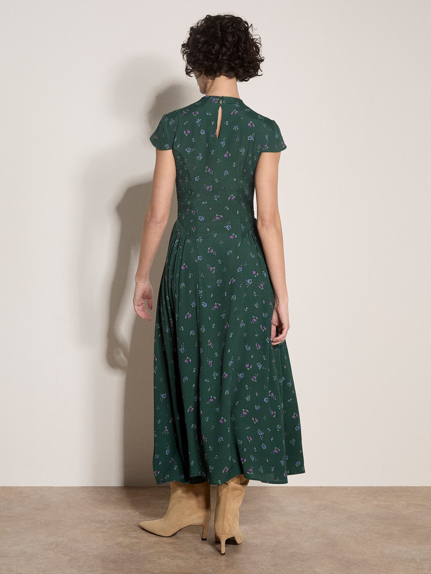 Apricot Minikleid Geblümtes kurzes Kleid mit Smokdetails – Bild 4 von 5