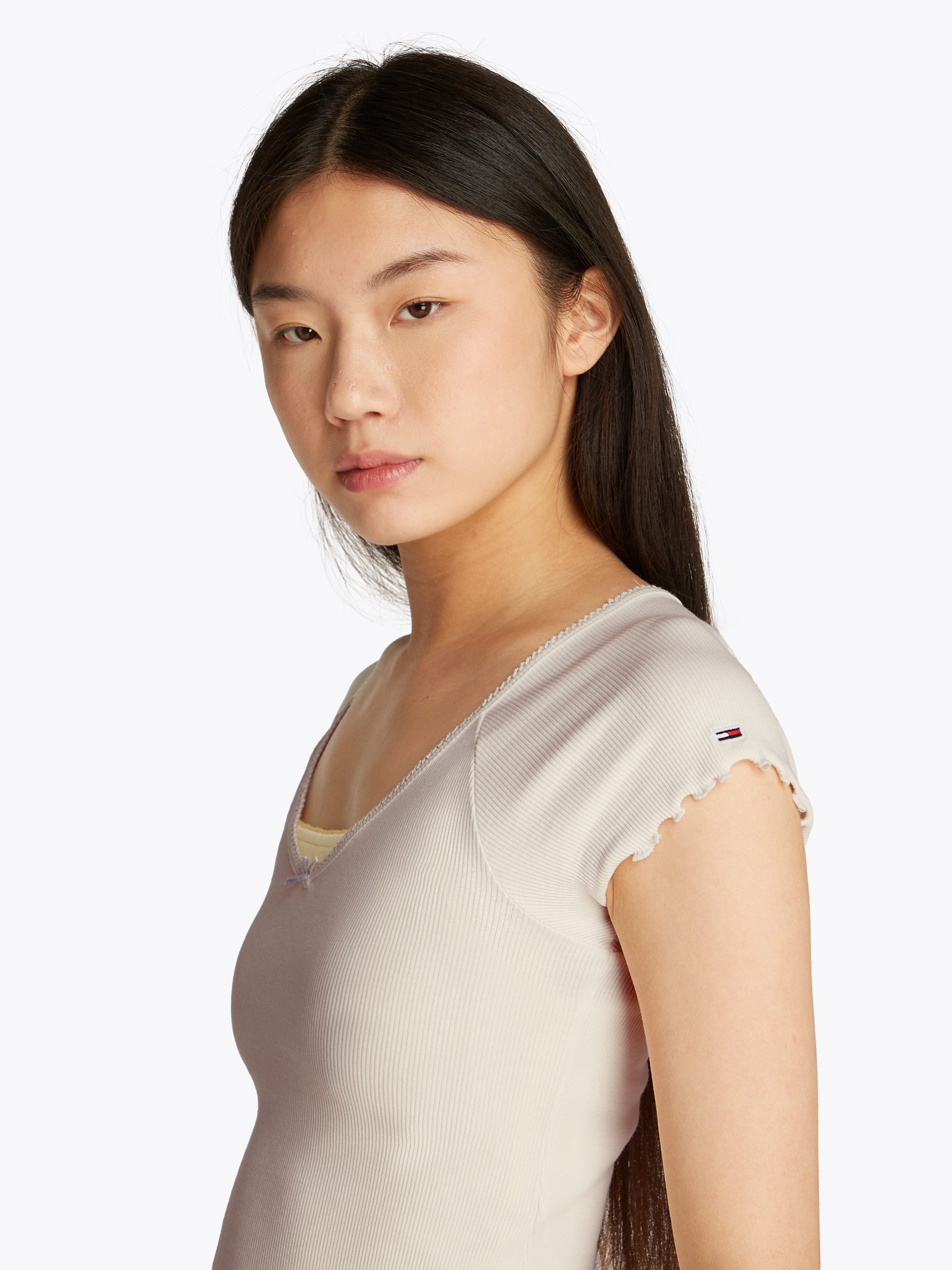 Tommy Jeans Kurzarmshirt TJW SLIM VNECK GMD RIB SS mit Rollkanten, im femin günstig online kaufen