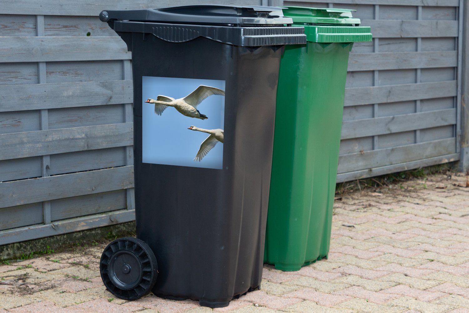 MuchoWow (1 Mülltonne, Container, Blau - Wandsticker - Mülleimer-aufkleber, Schwan St), - Sticker, Himmel Abfalbehälter Vogel