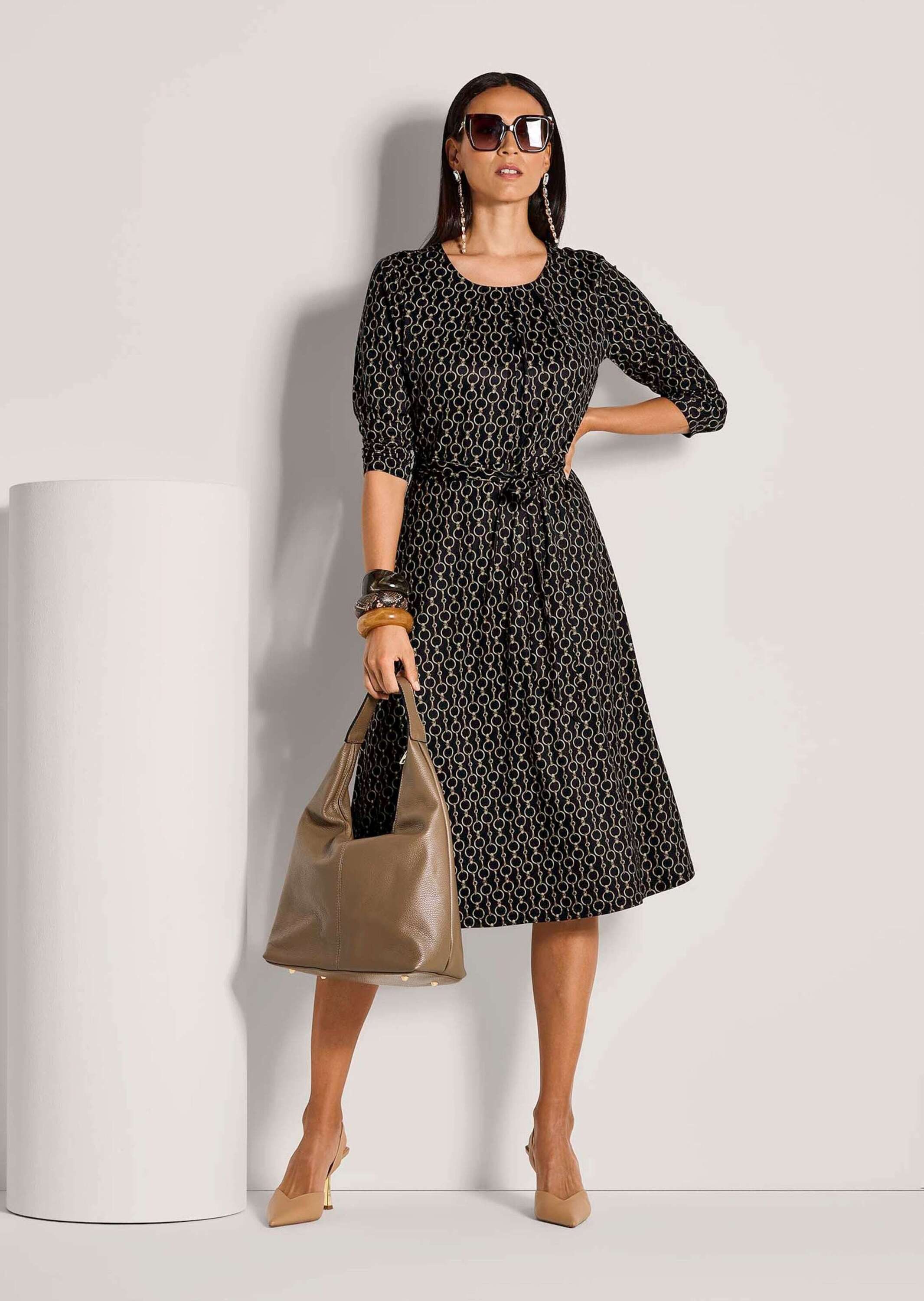 MADELEINE Midikleid Elegantes Kleid mit grafischem Muster Midikleid mit Rundhals, Taillenband und langen Ärmeln