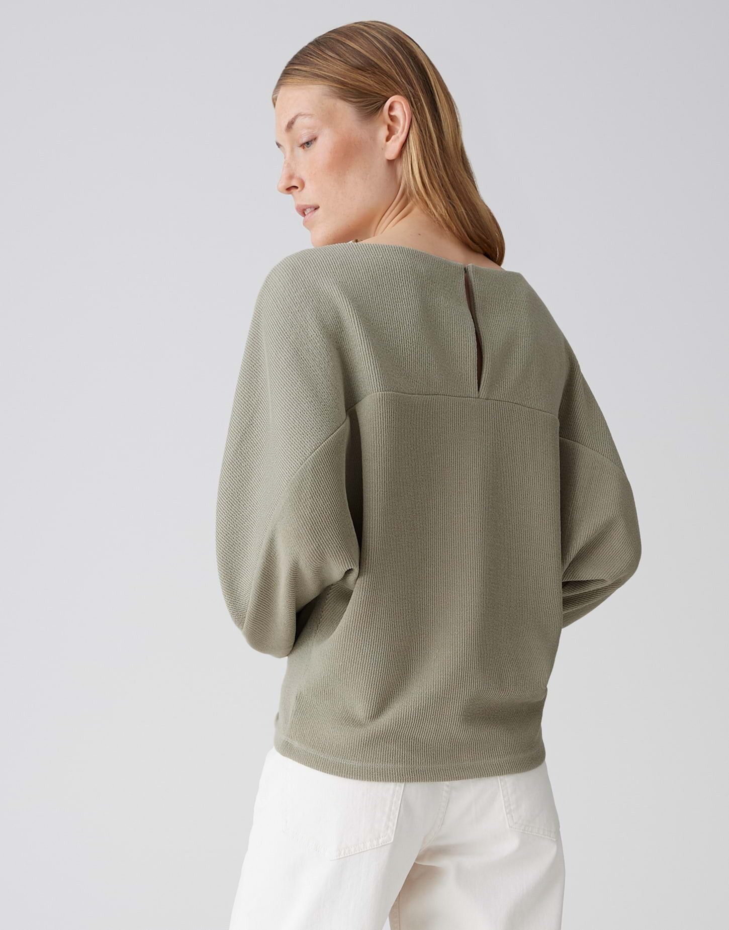 OPUS Sweatshirt Sweatshirt aus Sweatware mit 3-D Streifen Optik Fledermausärmel, Schlitz im Rücken, weicher Griff