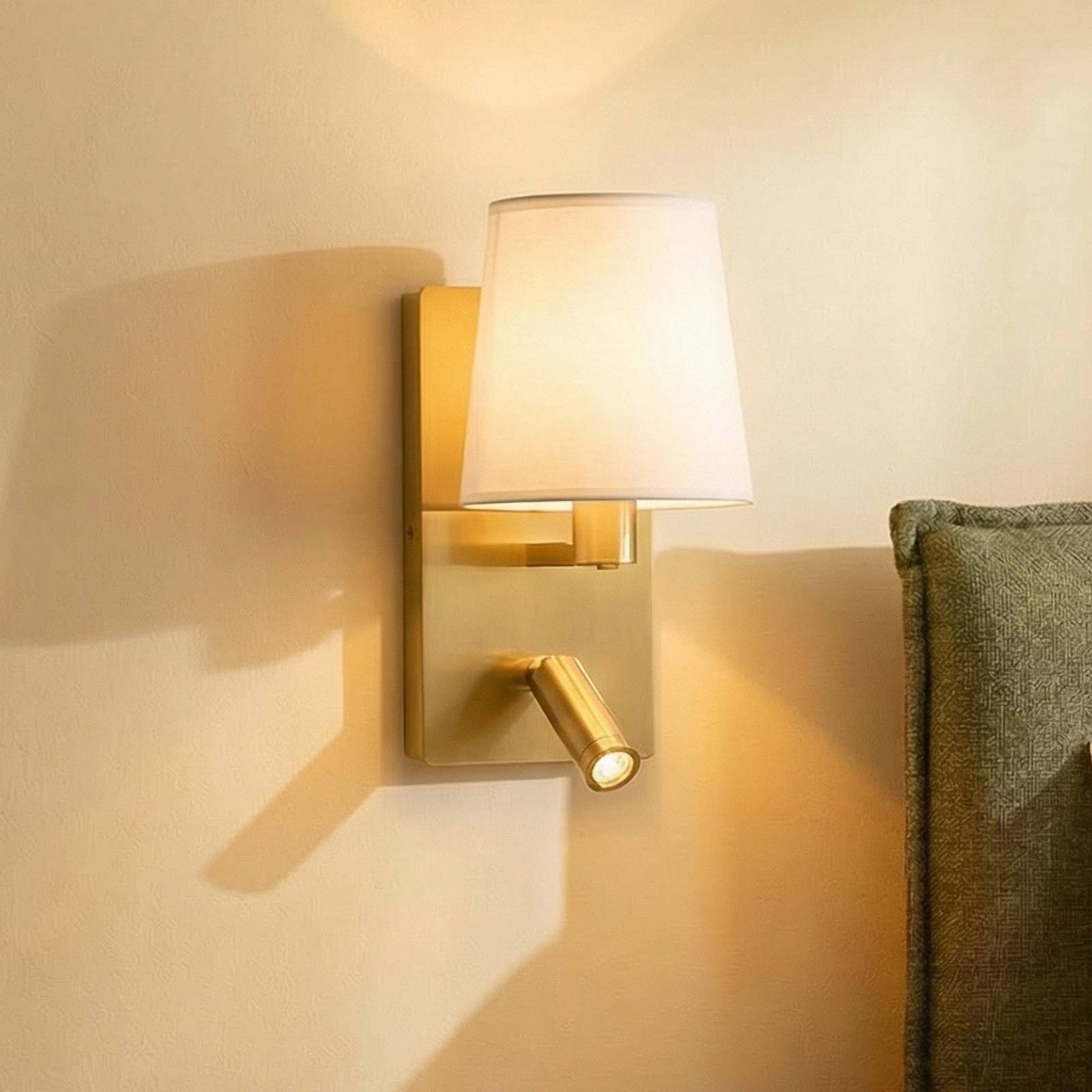 Lindby Wandleuchte Aiden, Gold / Messing warmweiß IP20, 1 x 10 W E14 (exkl) + 1 x 3 W LED (inkl), warmweiß