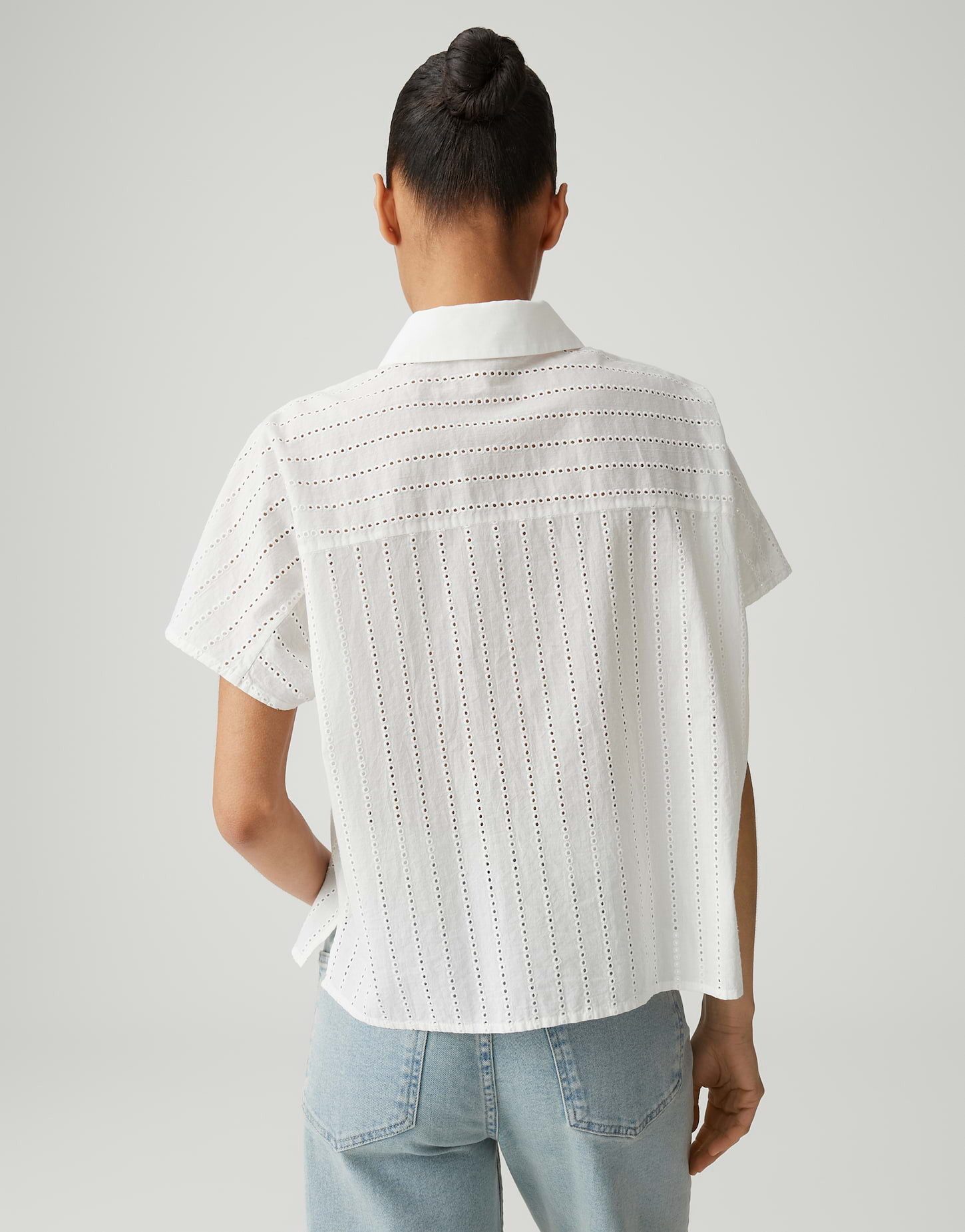 OPUS Kurzarmbluse Fydra mit Lochmuster Lochmuster, leichte Transparenz, glatter Griff, Casual